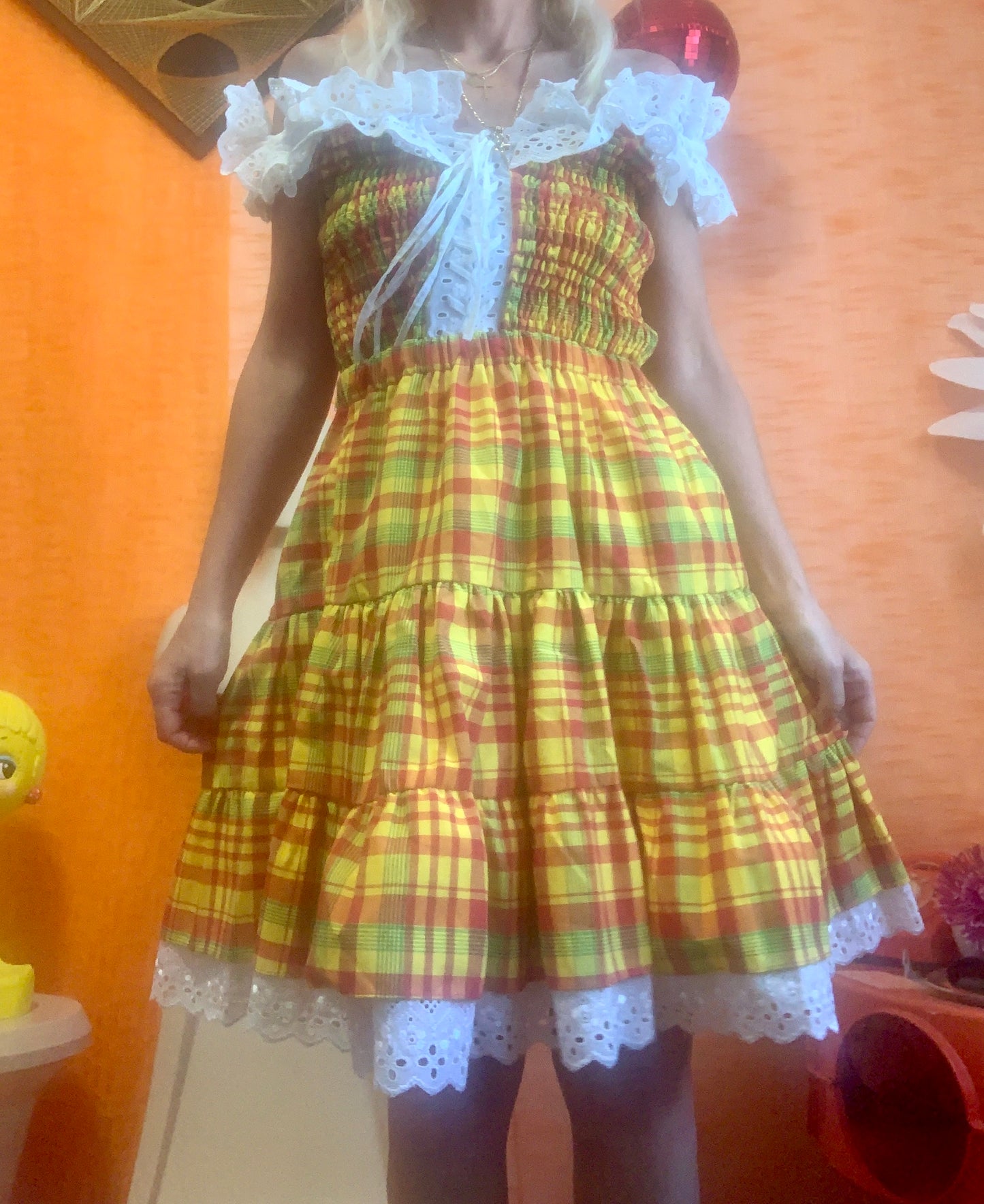 Ensemble Traditionnel Neuf carreaux Madras et dentelle smocké