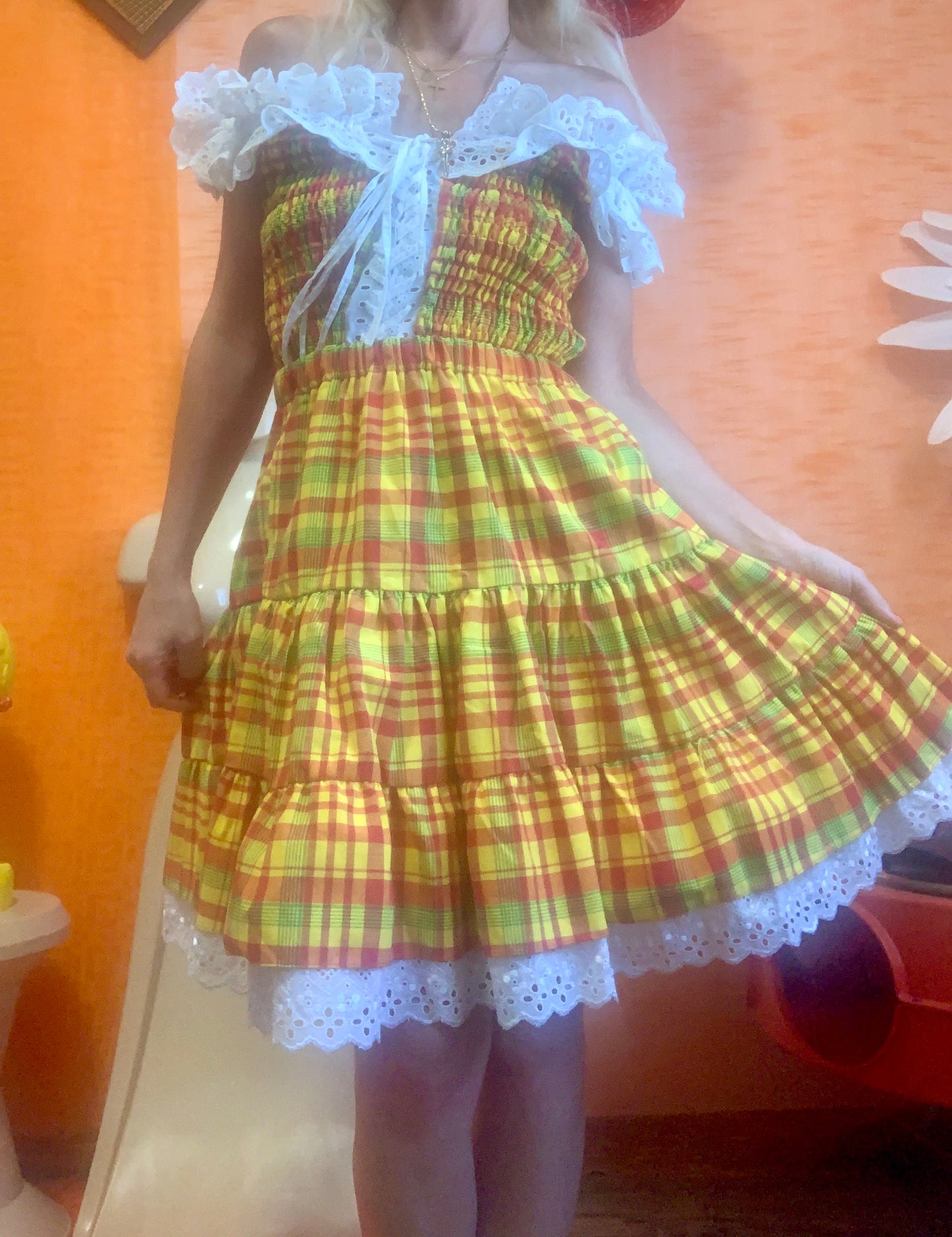Ensemble Traditionnel Neuf carreaux Madras et dentelle smocké
