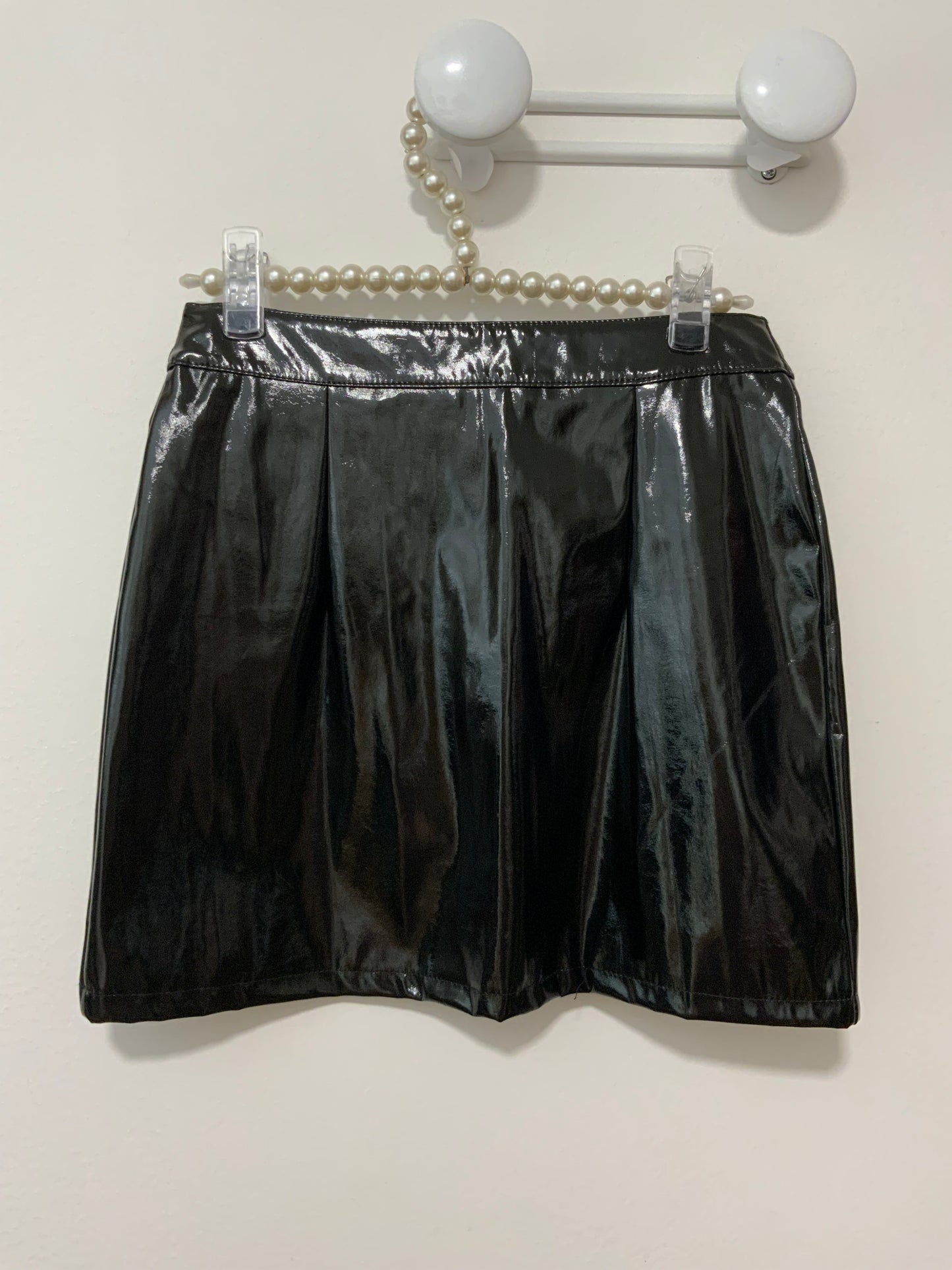 Mini jupe à zip en vinyl noir Vintage Italie 1990