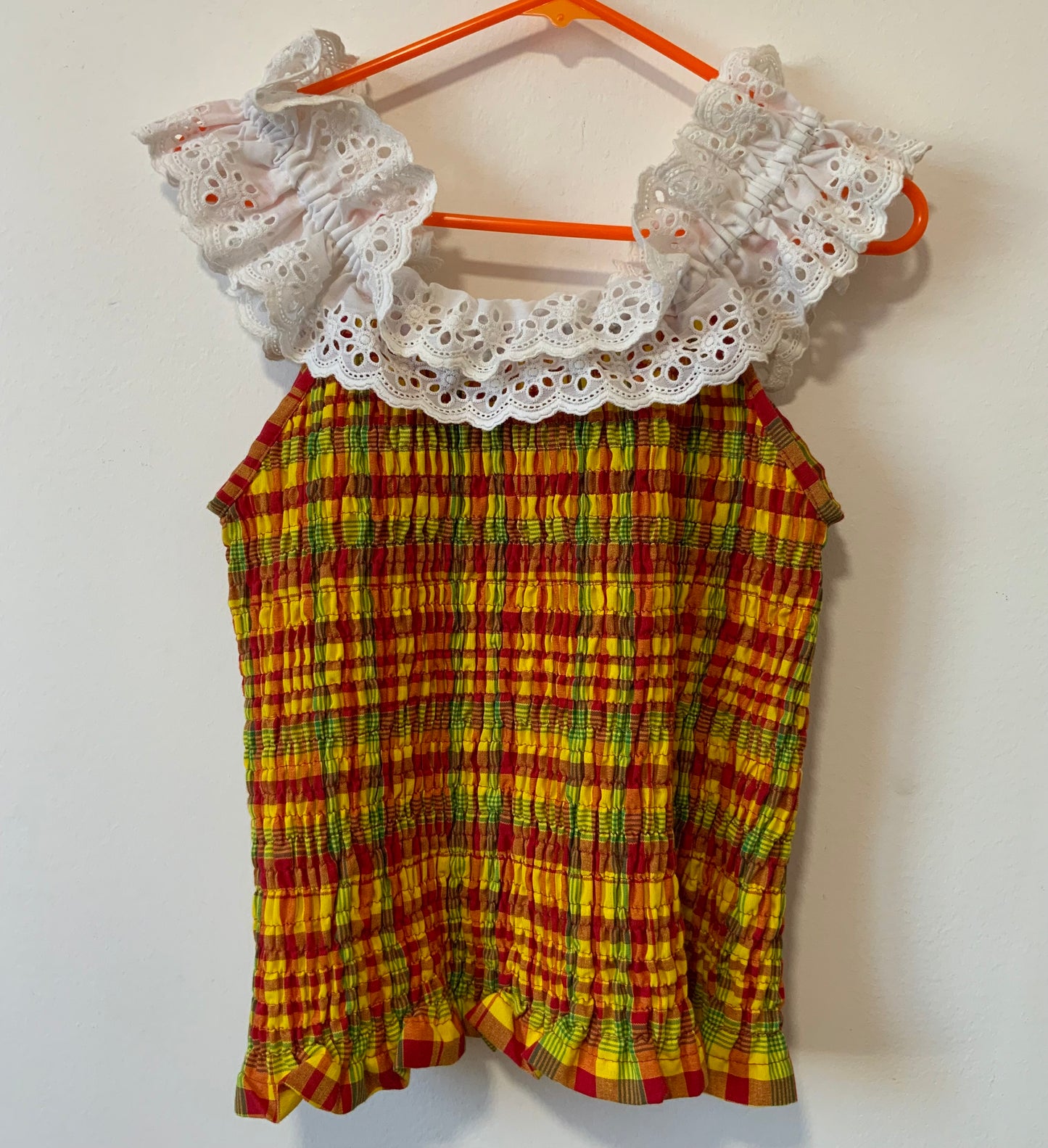 Ensemble Traditionnel Neuf carreaux Madras et dentelle smocké