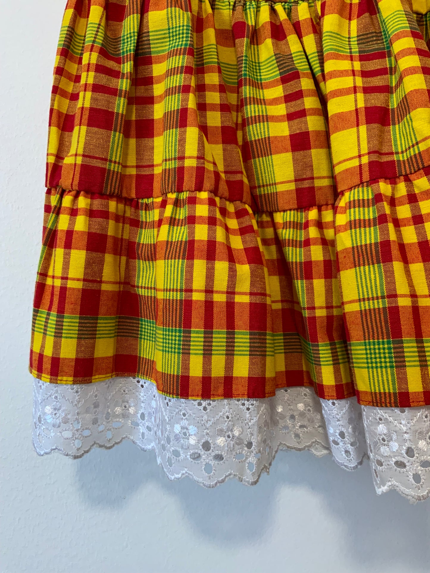 Ensemble Traditionnel Neuf carreaux Madras et dentelle smocké