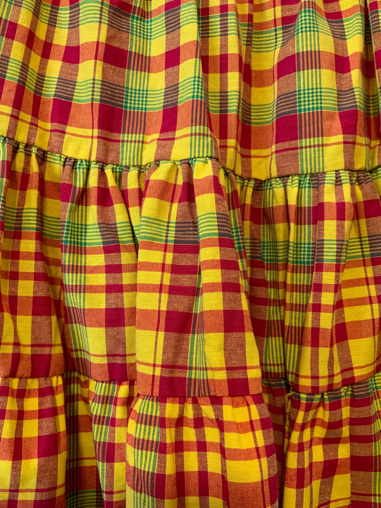 Ensemble Traditionnel Neuf carreaux Madras et dentelle smocké