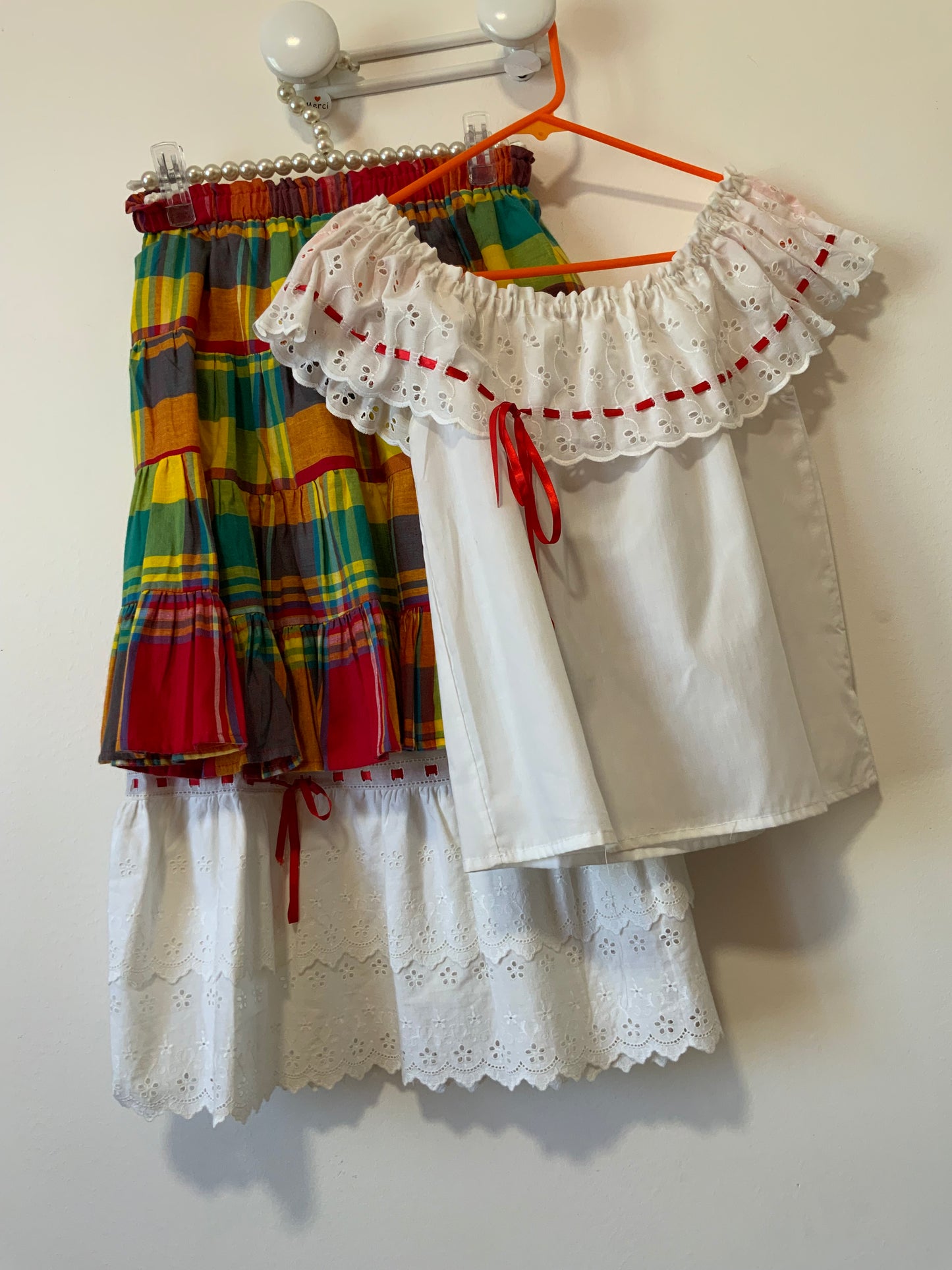 Ensemble traditionnel à carreaux Madras Dentelle et jupon - Neuf