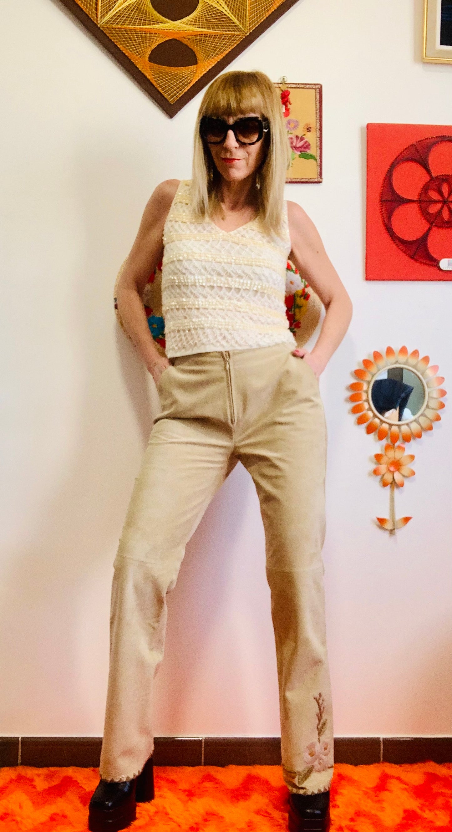 Pantalon Daim beige et Fleurs brodées en bas Beauté Vintage 1990