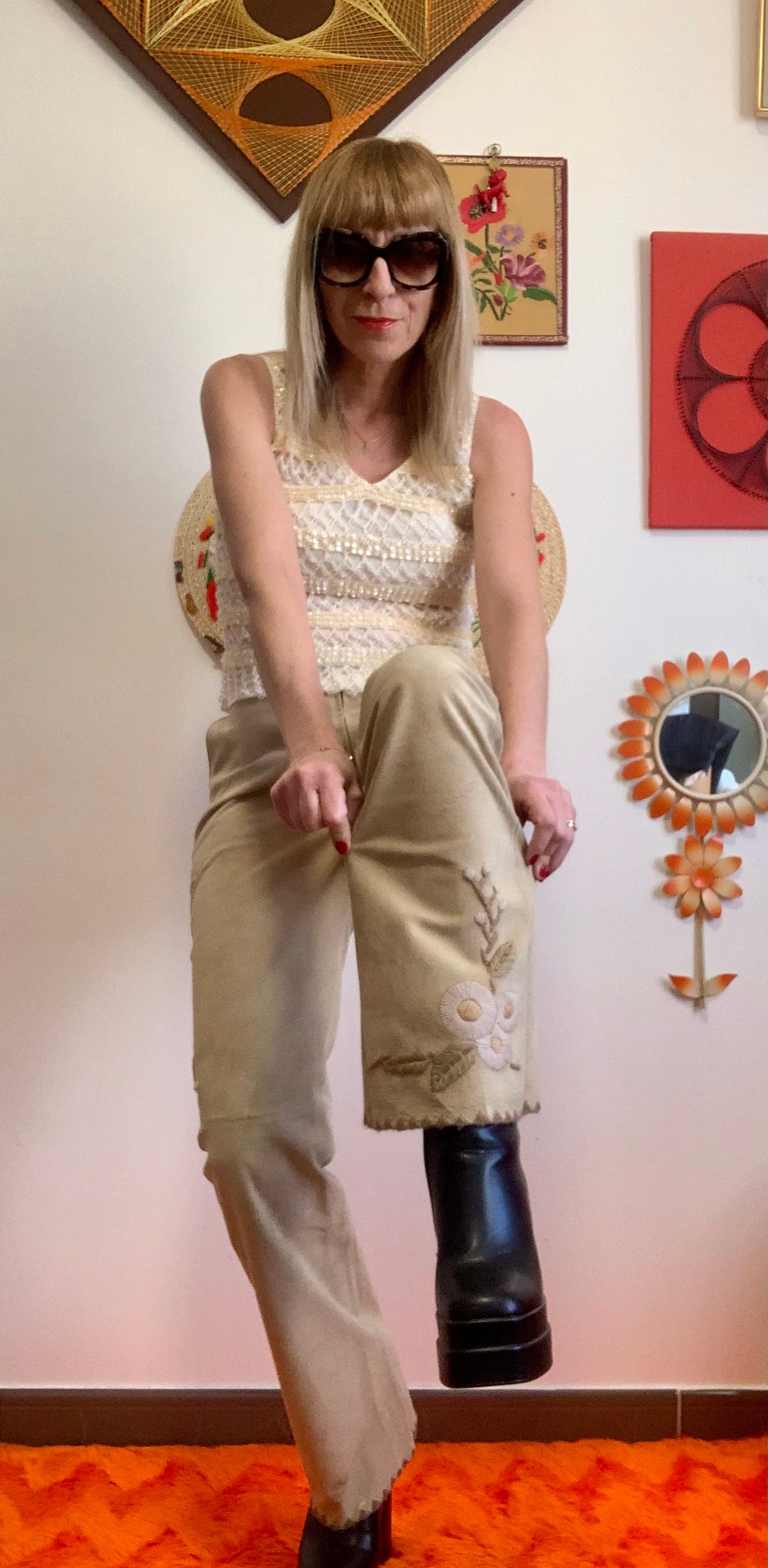 Pantalon Daim beige et Fleurs brodées en bas Beauté Vintage 1990