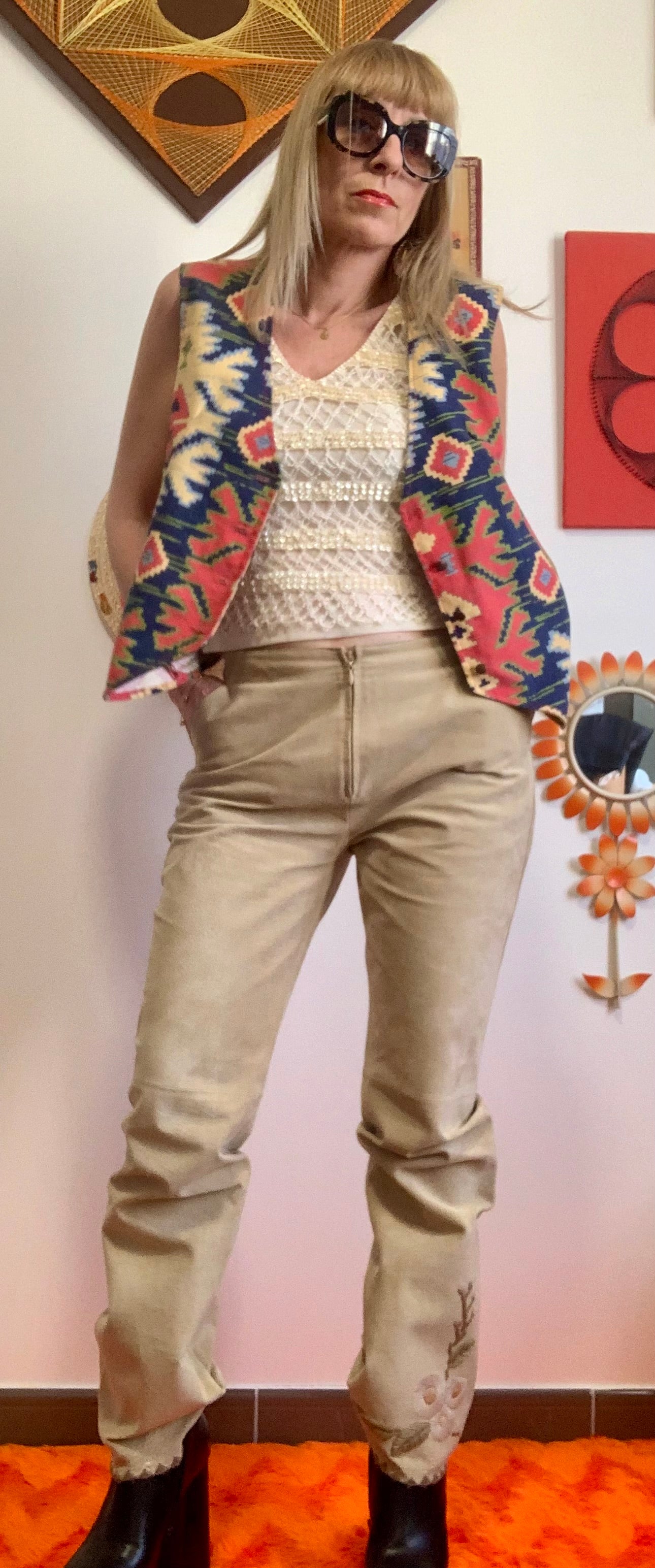 Pantalon Daim beige et Fleurs brodées en bas Beauté Vintage 1990