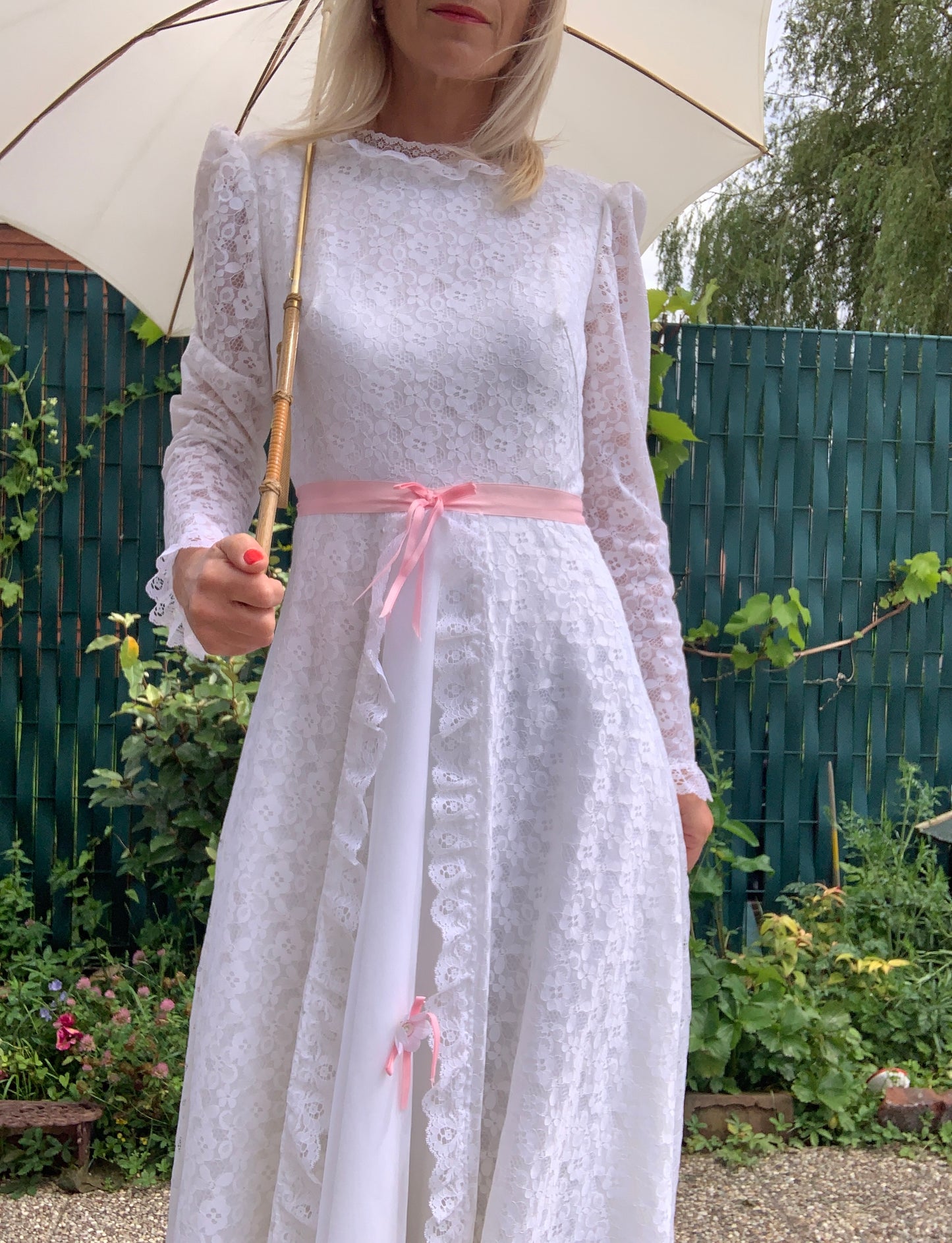 Sublime Robe de Cérémonie Dentelle Haut de gamme maison Bracq France Vintage 1970