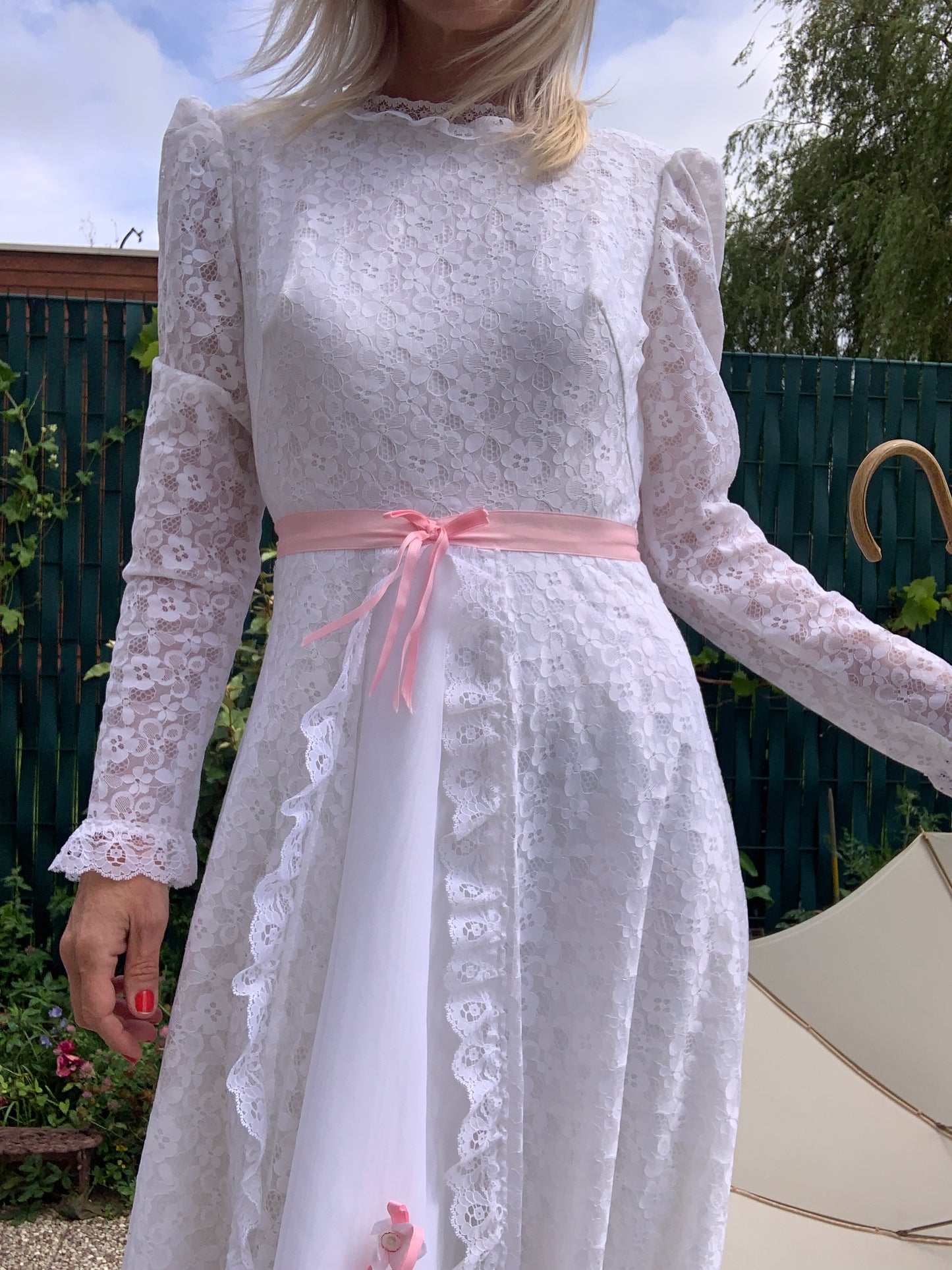 Sublime Robe de Cérémonie Dentelle Haut de gamme maison Bracq France Vintage 1970