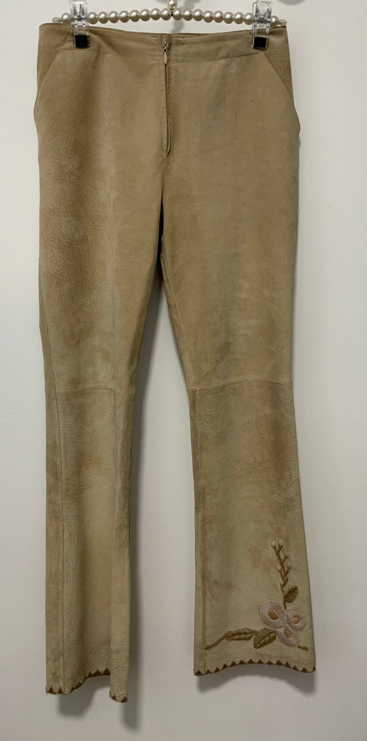 Pantalon Daim beige et Fleurs brodées en bas Beauté Vintage 1990