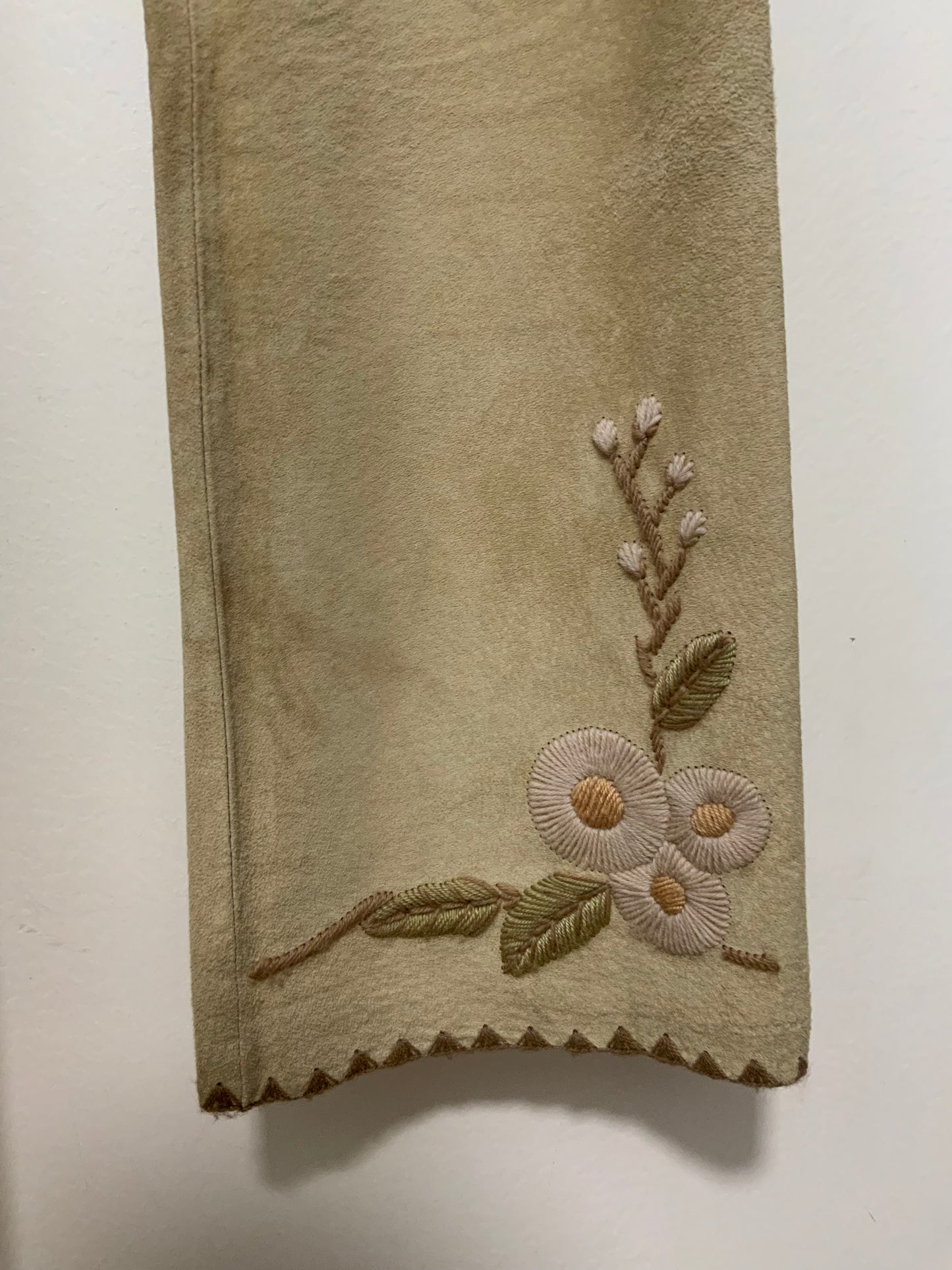 Pantalon Daim beige et Fleurs brodées en bas Beauté Vintage 1990