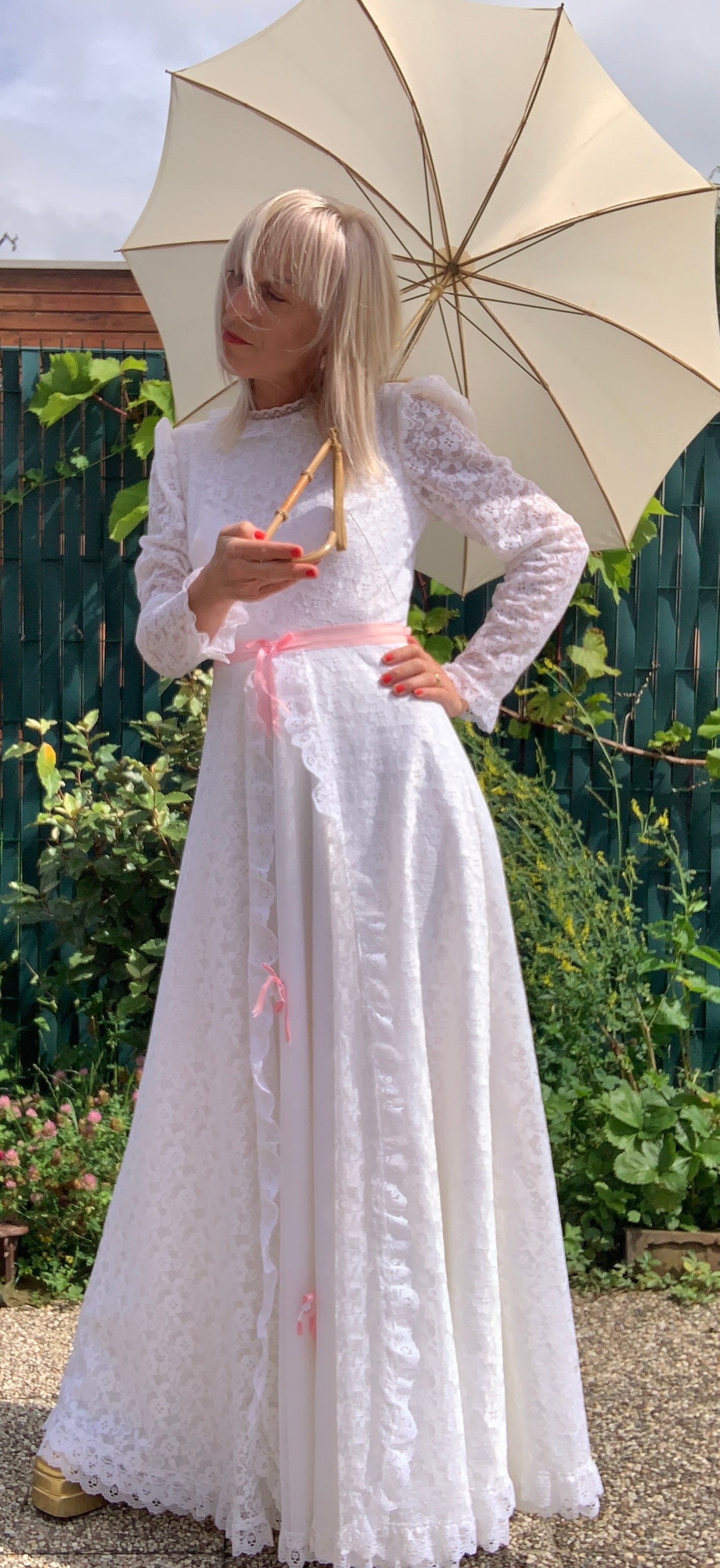 Sublime Robe de Cérémonie Dentelle Haut de gamme maison Bracq France Vintage 1970