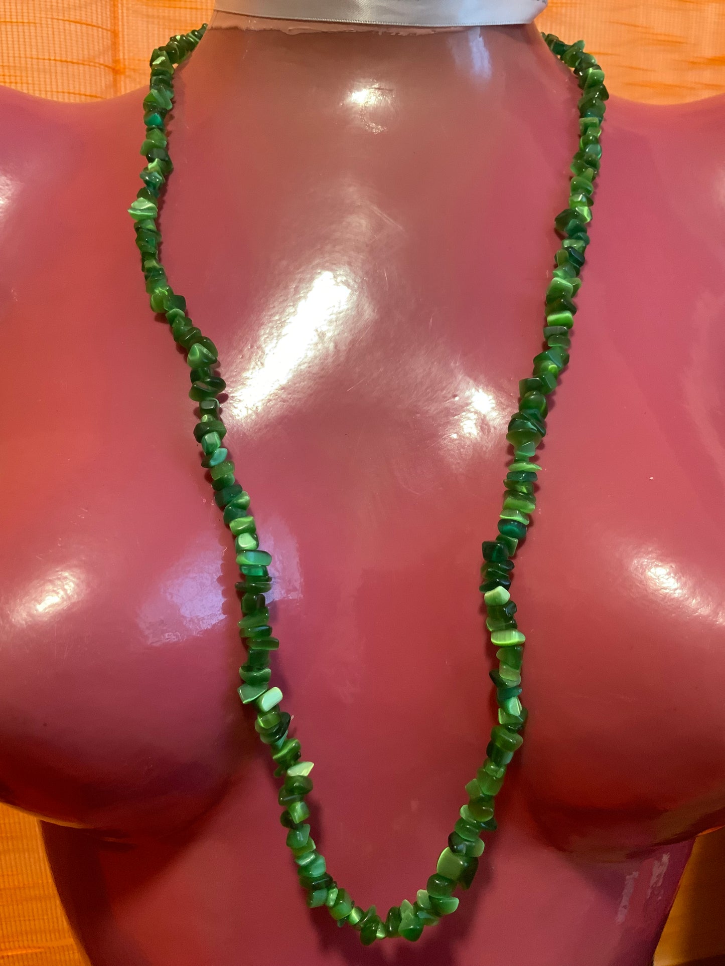 Collier Sautoir en pierres vertes Vintage 1980