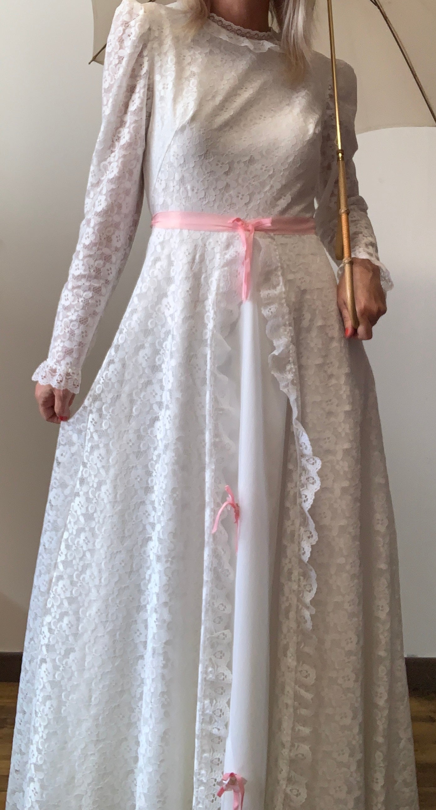 Sublime Robe de Cérémonie Dentelle Haut de gamme maison Bracq France Vintage 1970