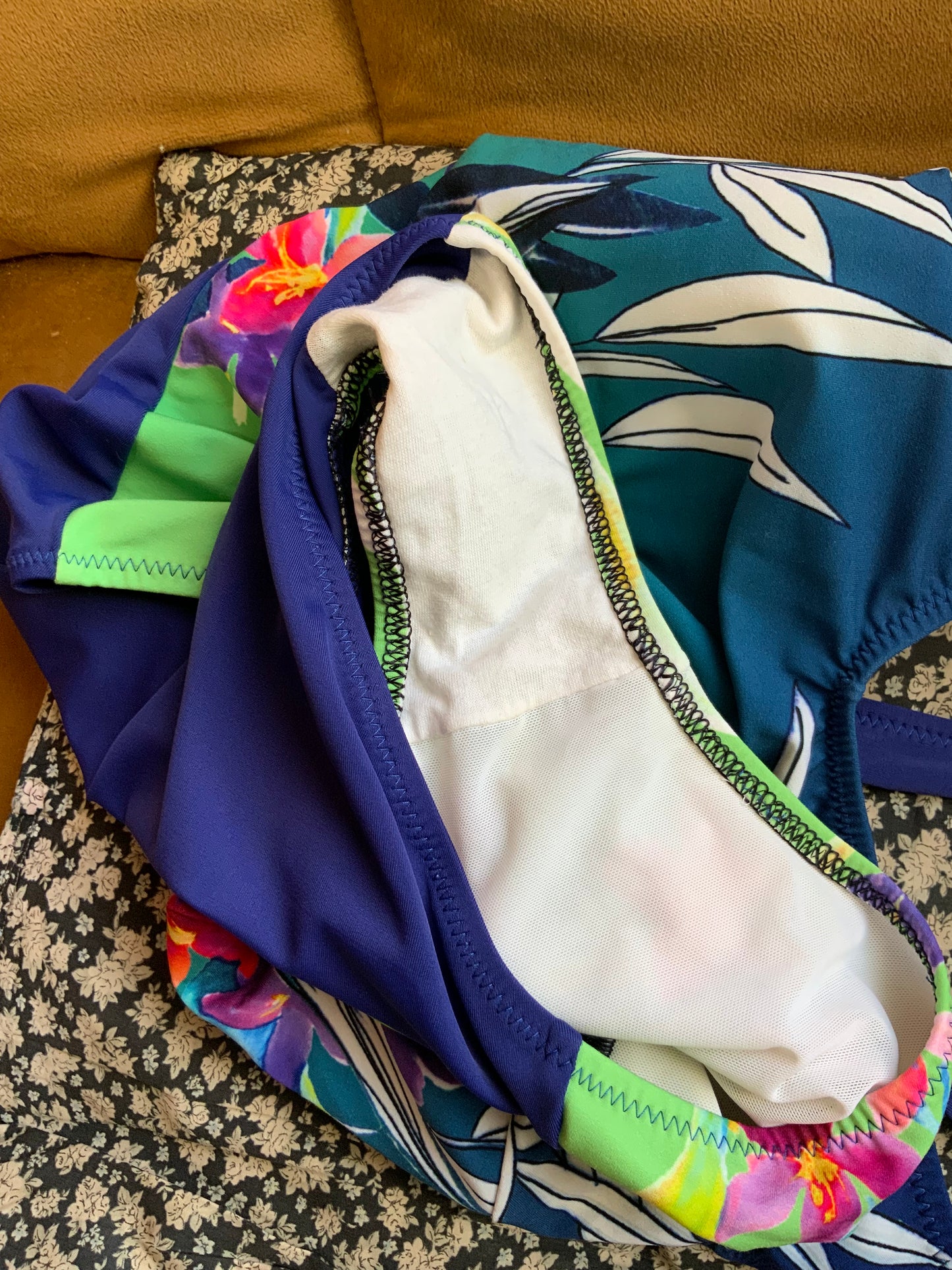 Maillot de bain à fleurs Vintage Forme poitrine 1980
