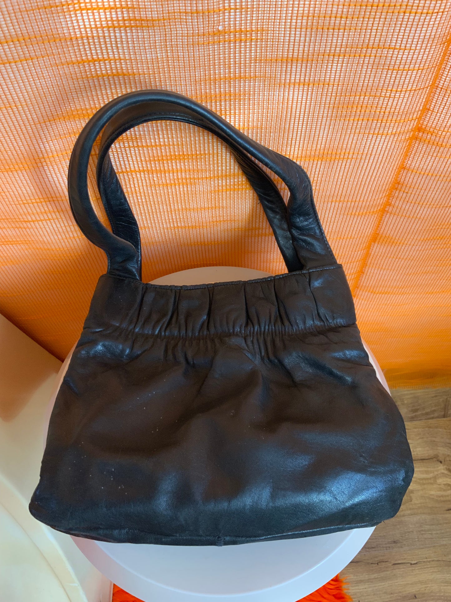 Sac à main Cuir noir Stylé Cuir noir Vintage Très Ancien
