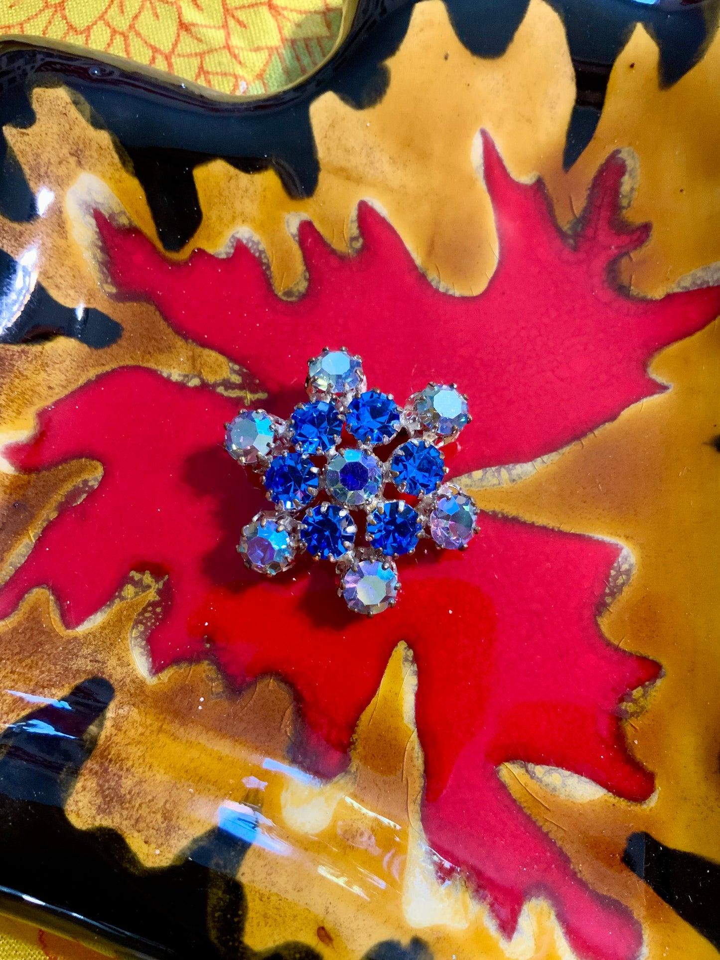 Broche ancienne pierres brillantes bleues Vintage Chic