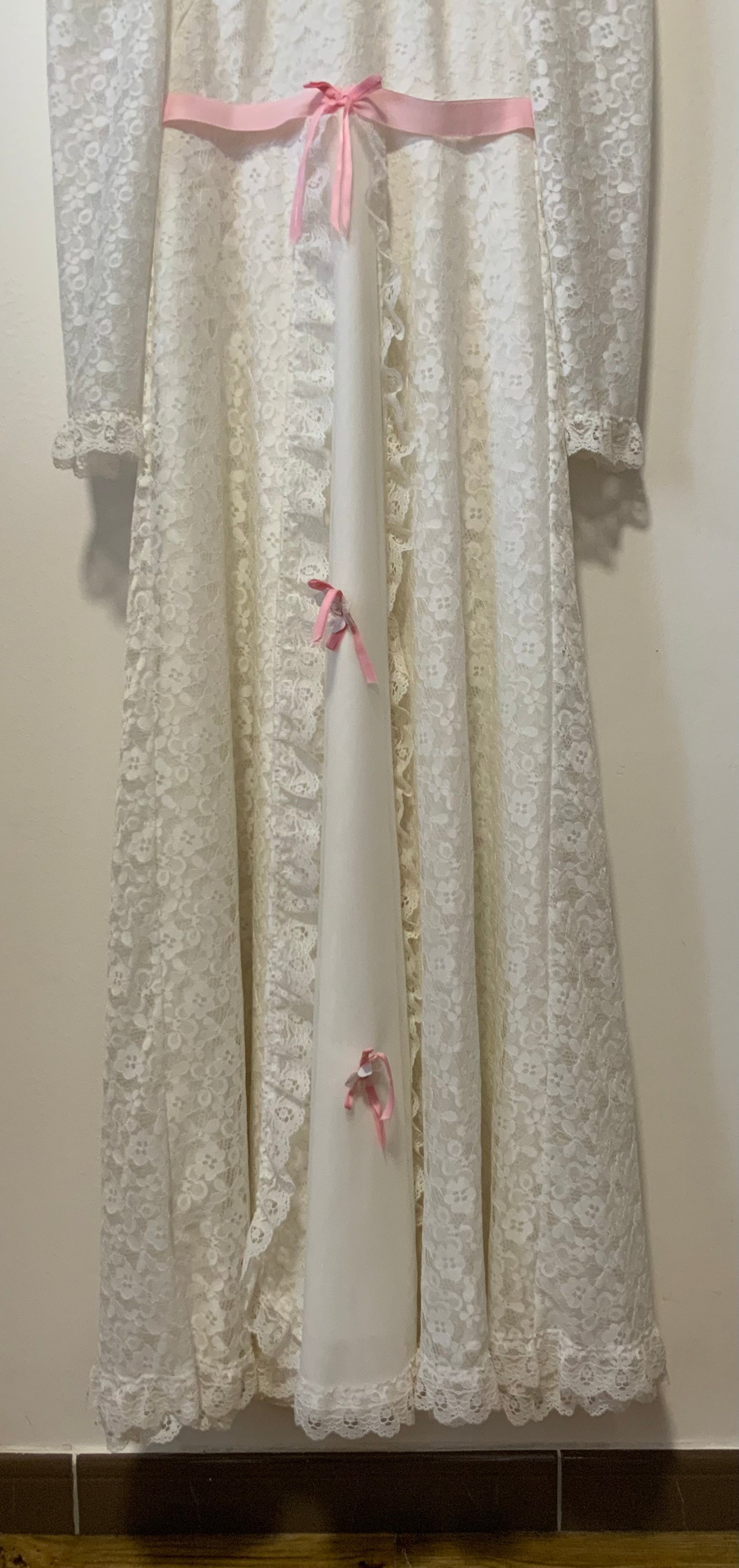 Sublime Robe de Cérémonie Dentelle Haut de gamme maison Bracq France Vintage 1970