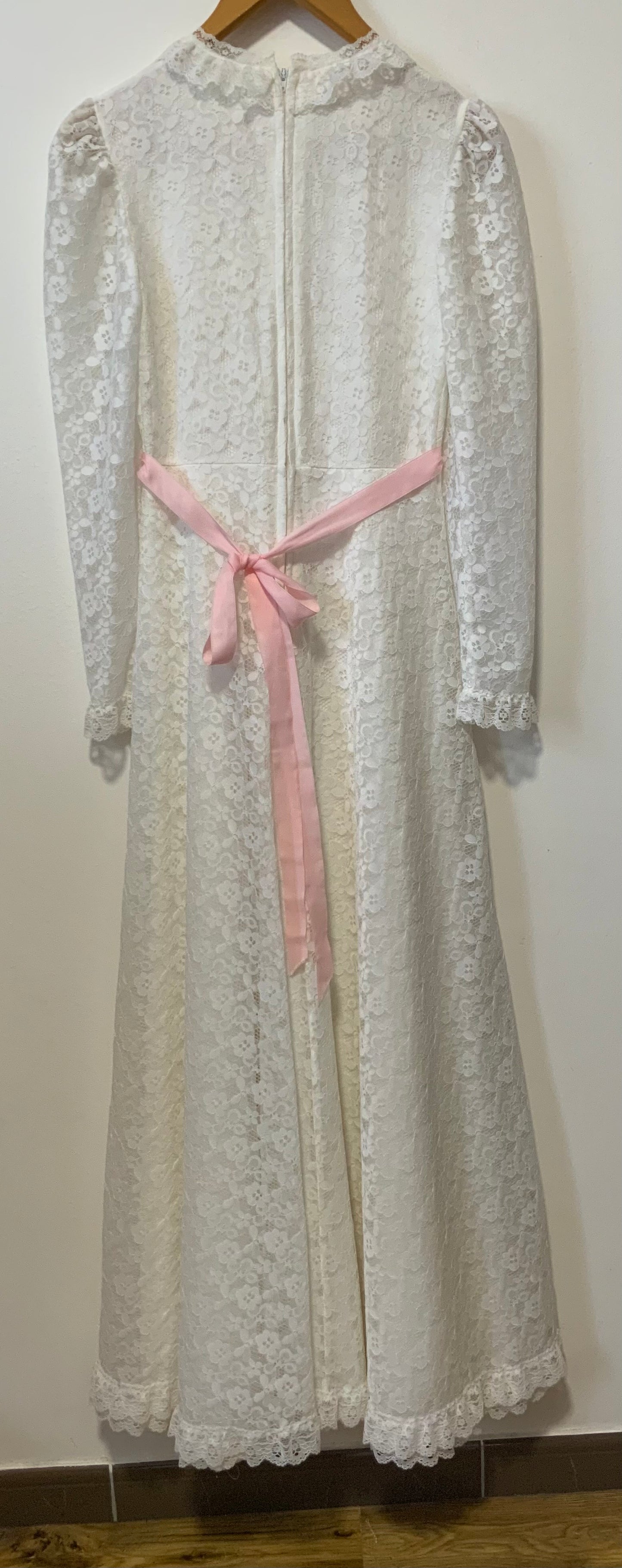 Sublime Robe de Cérémonie Dentelle Haut de gamme maison Bracq France Vintage 1970
