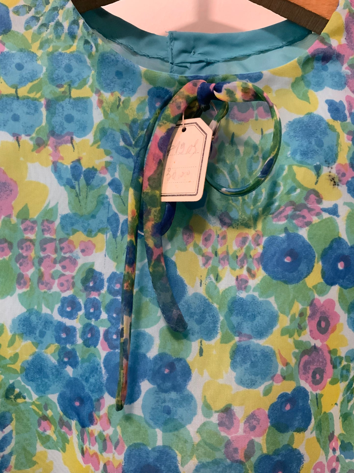 Superbe blouse mousseline boutonnée à fleurs faite main Création 1960/70