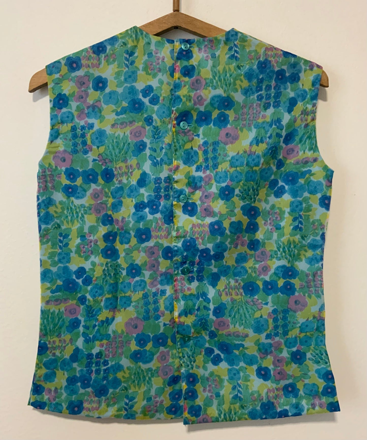 Superbe blouse mousseline boutonnée à fleurs faite main Création 1960/70