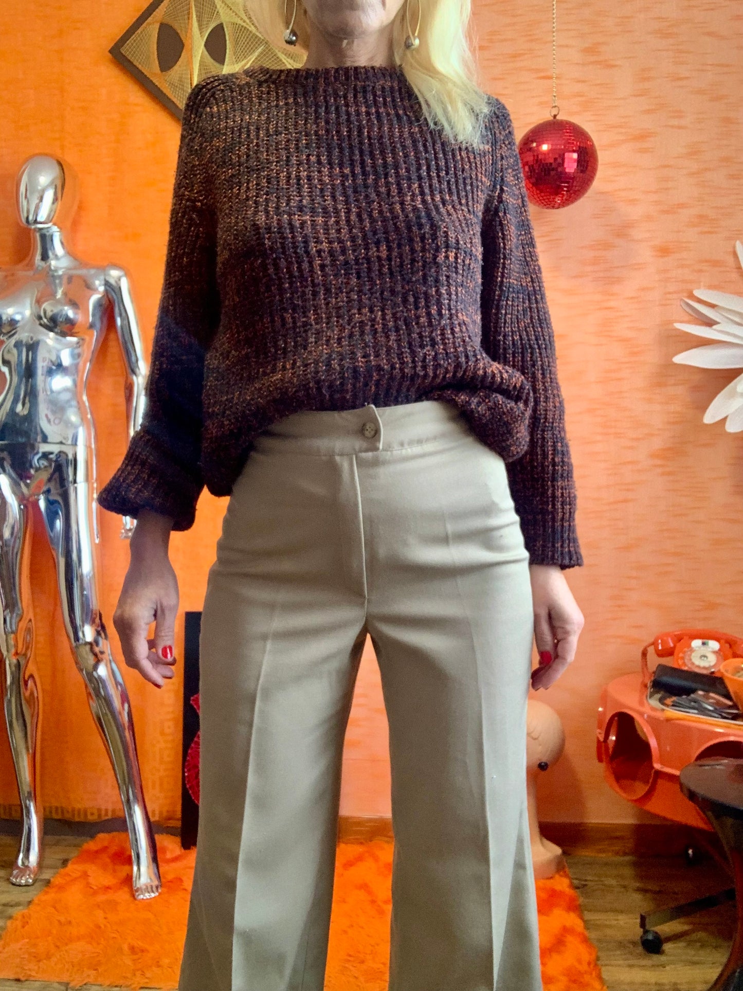 Pull noir à mailles côtelées Chinées orange Vintage 1980
