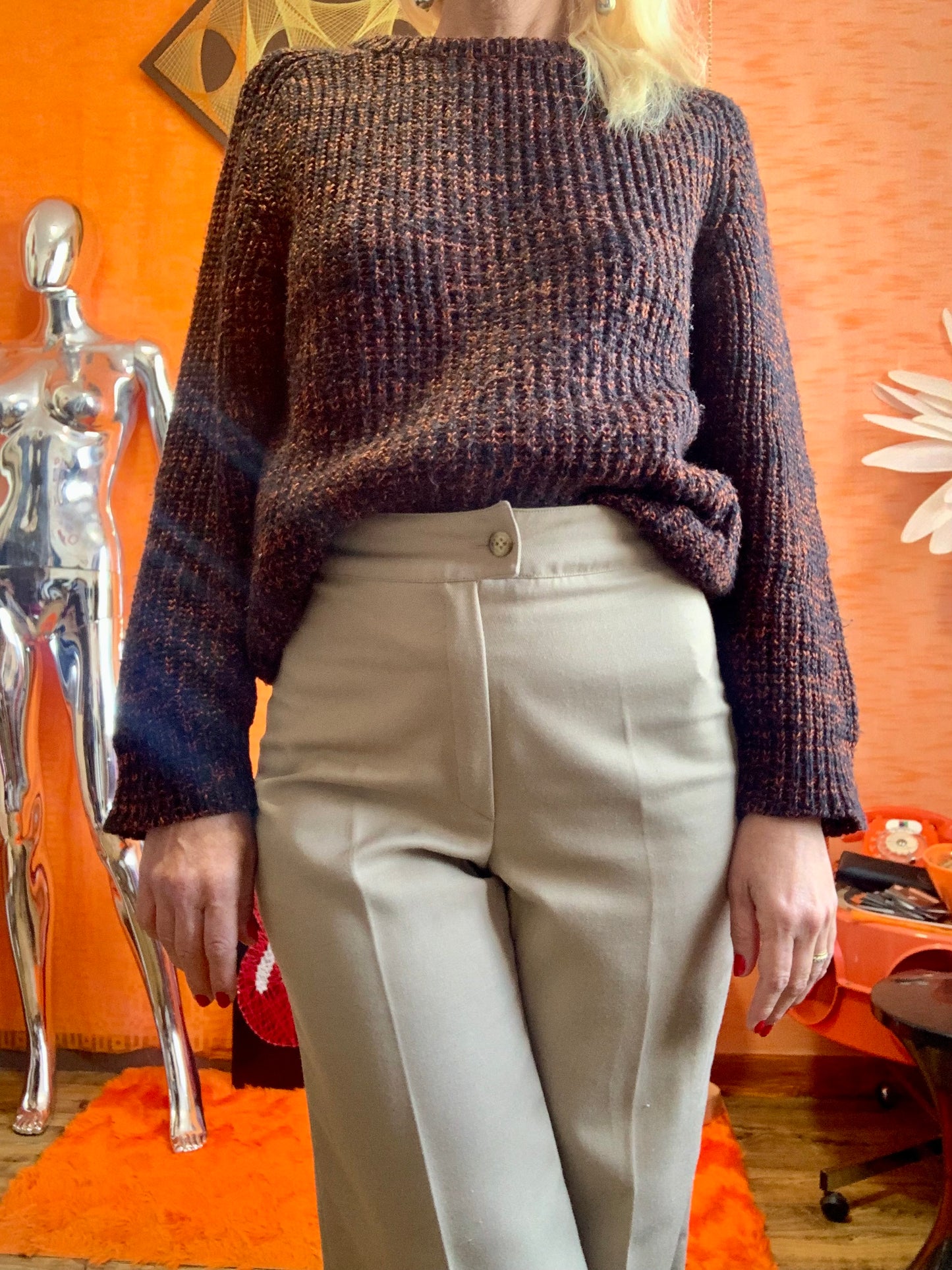 Pull noir à mailles côtelées Chinées orange Vintage 1980