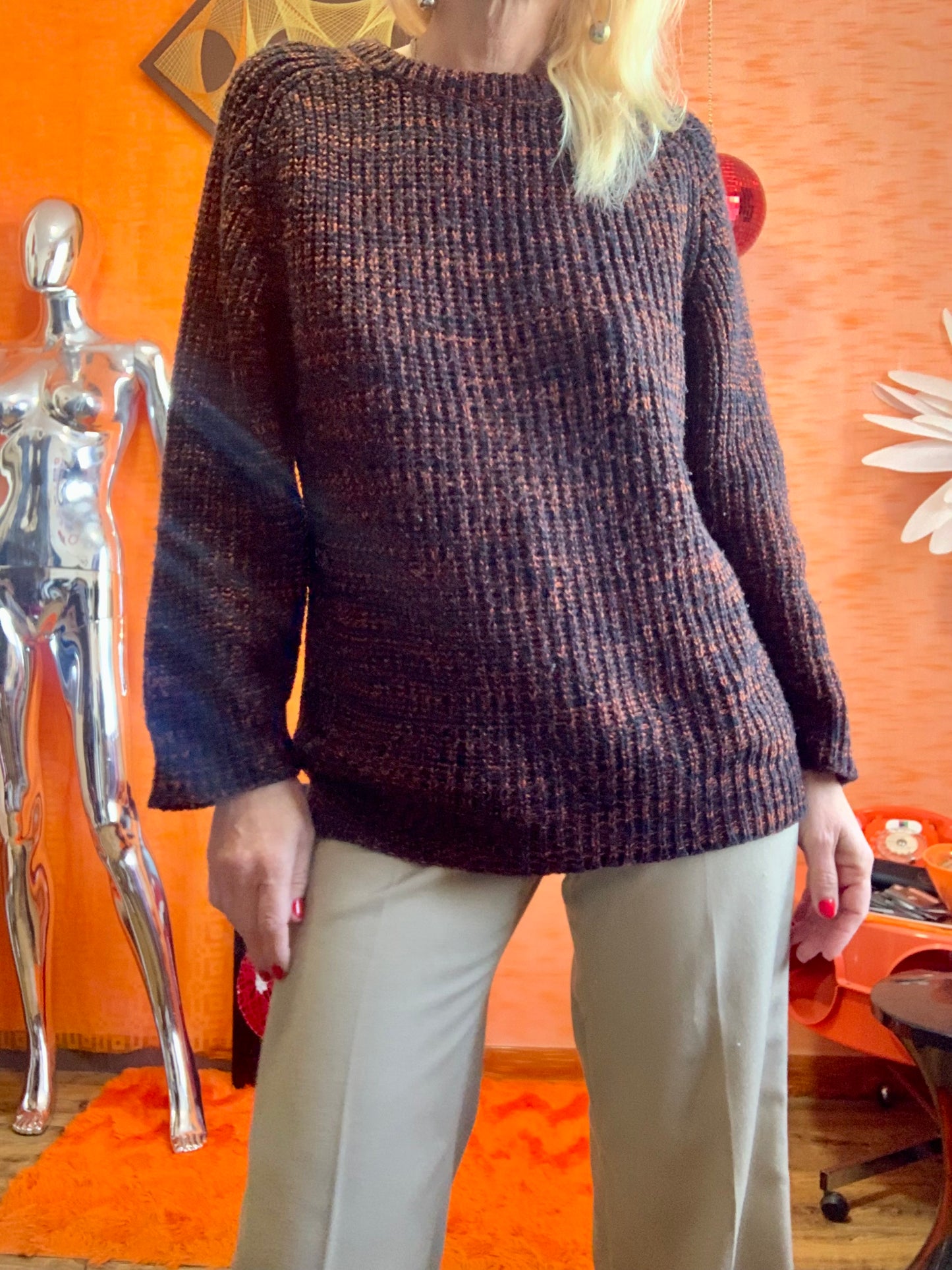 Pull noir à mailles côtelées Chinées orange Vintage 1980