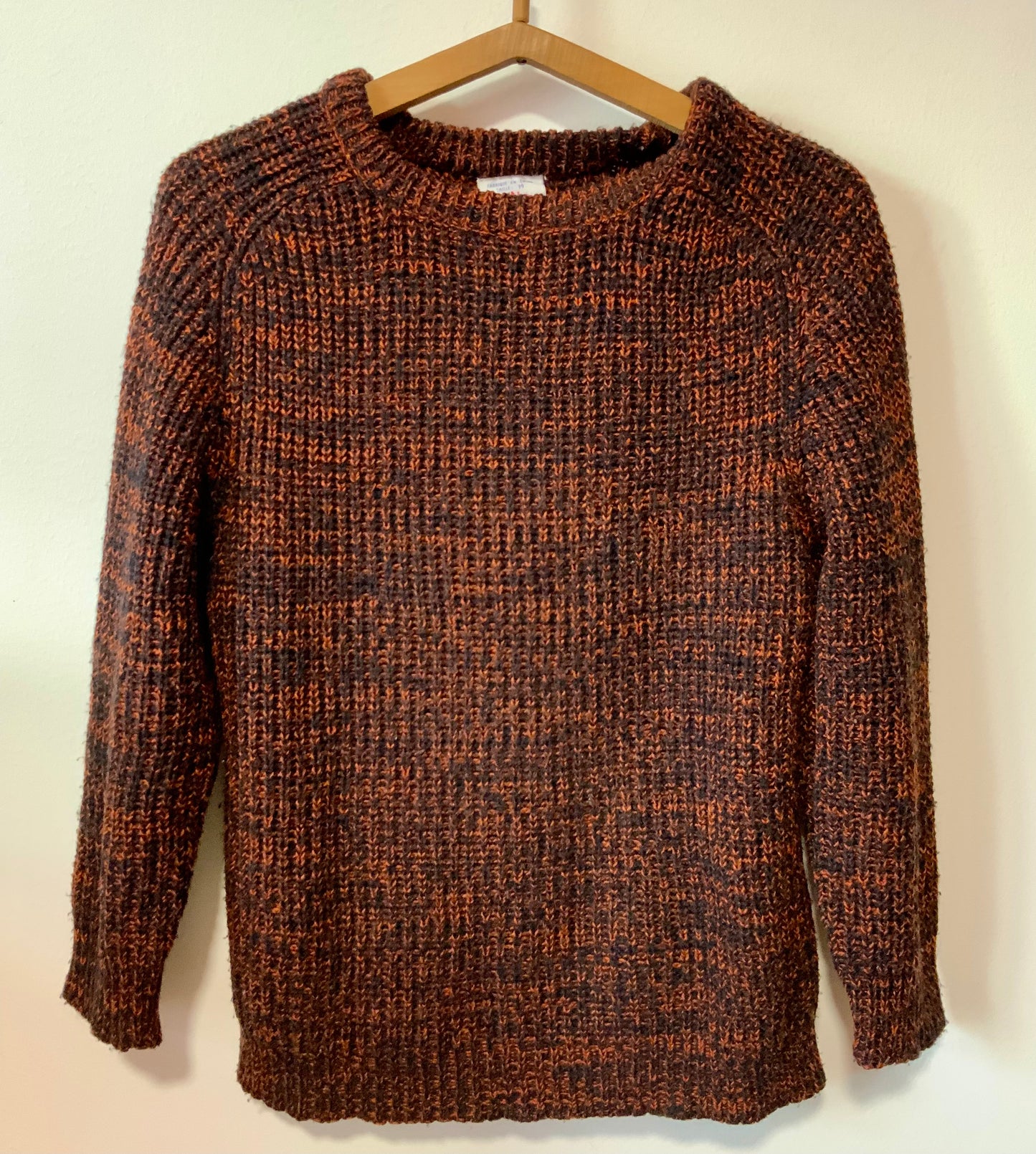 Pull noir à mailles côtelées Chinées orange Vintage 1980