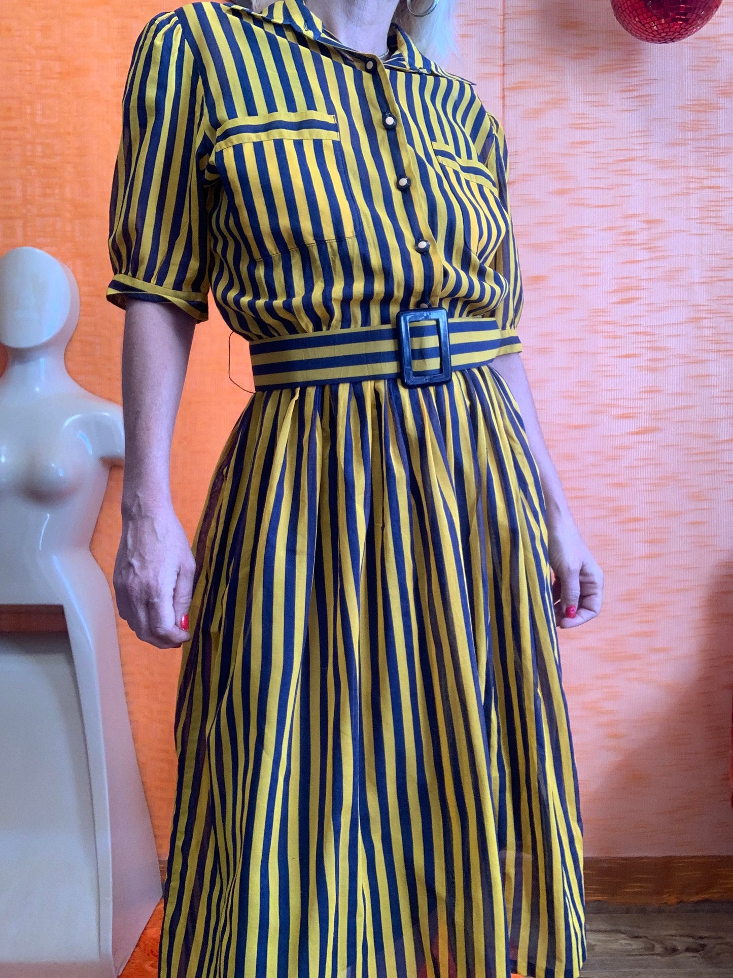 Superbe robe moutarde Vintage France 1980 Élégance
