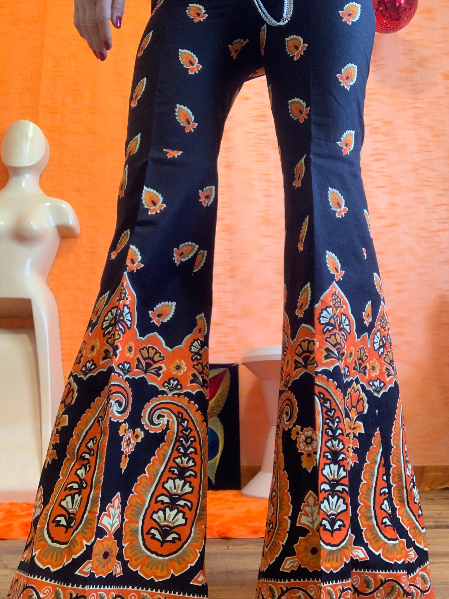 Unique Pattes d’éléphant Vintage 1970 motifs paisley oranges Fait main