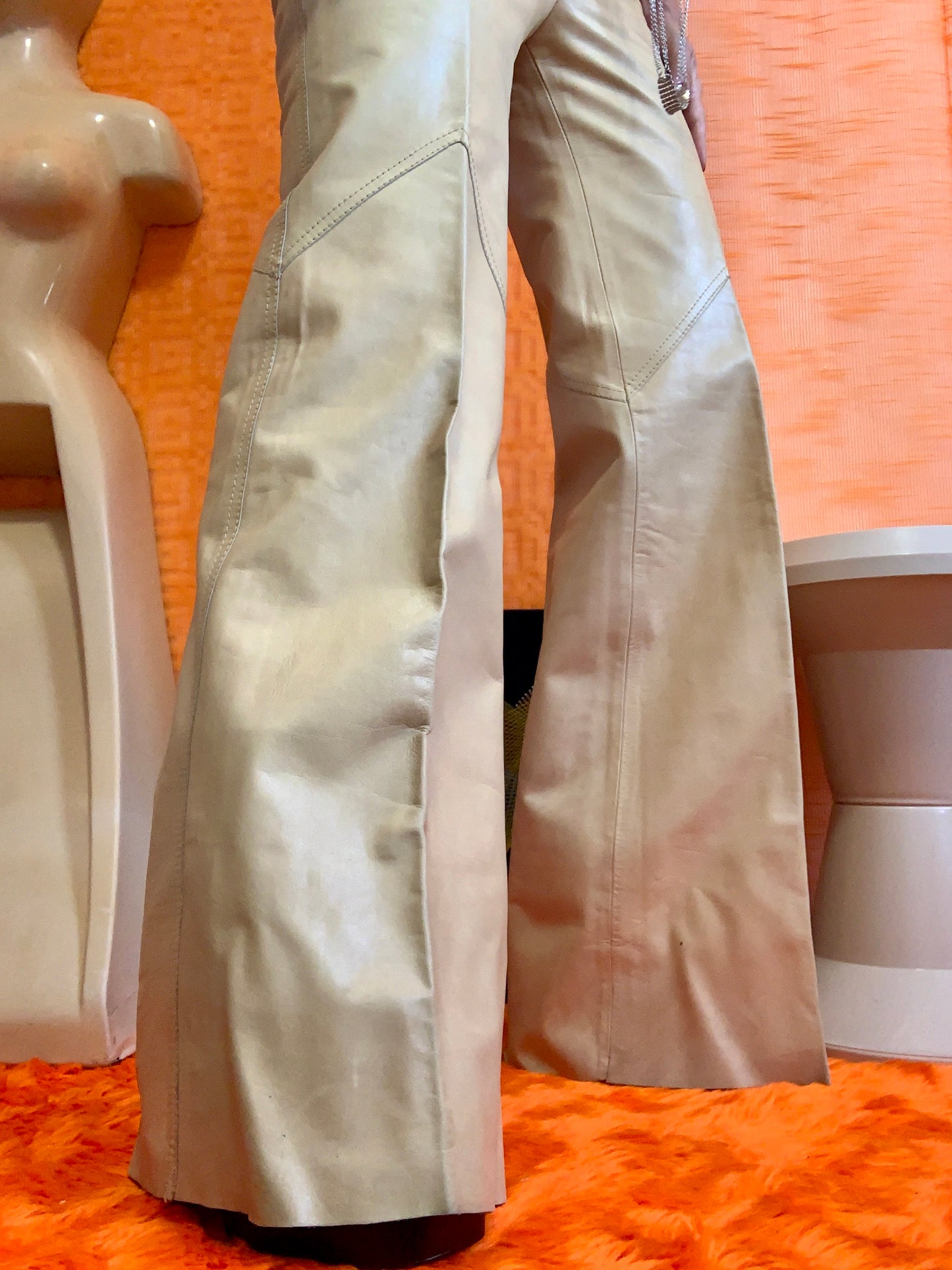 Sublime Pantalon pattes d’éléphant Flare 1970 Cuir beige Furs Ettex Paris