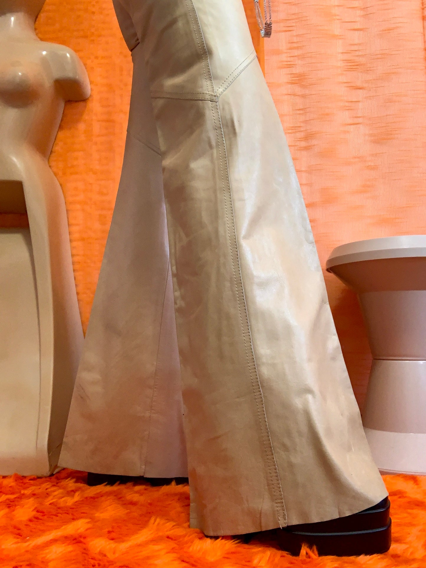 Sublime Pantalon pattes d’éléphant Flare 1970 Cuir beige Furs Ettex Paris