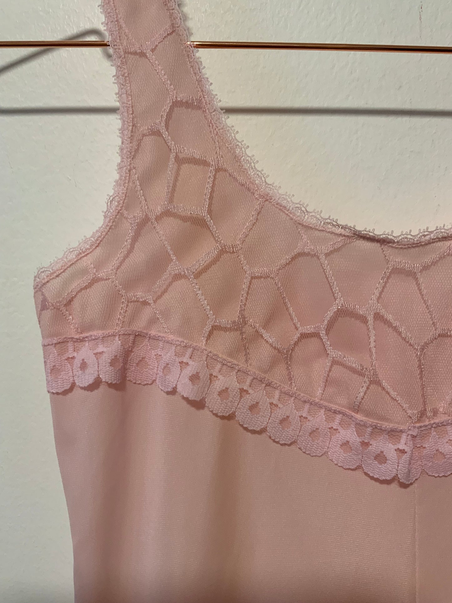 Mini robe Nuisette rose pâle Dentelle Vintage 1970 Deadstock France