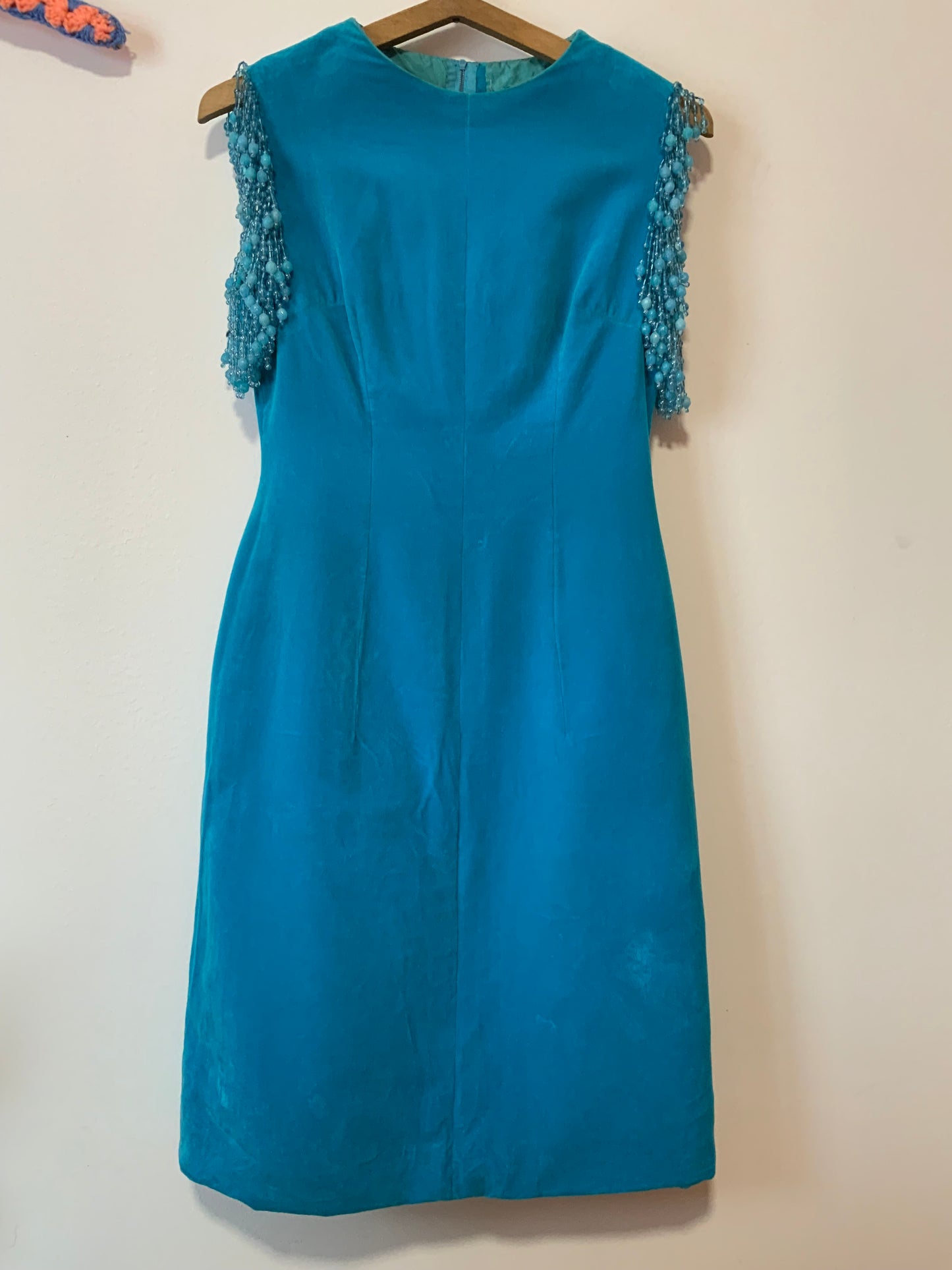 Élégante robe 1970 confection main Turquoise Velours et perles de verre- Unique