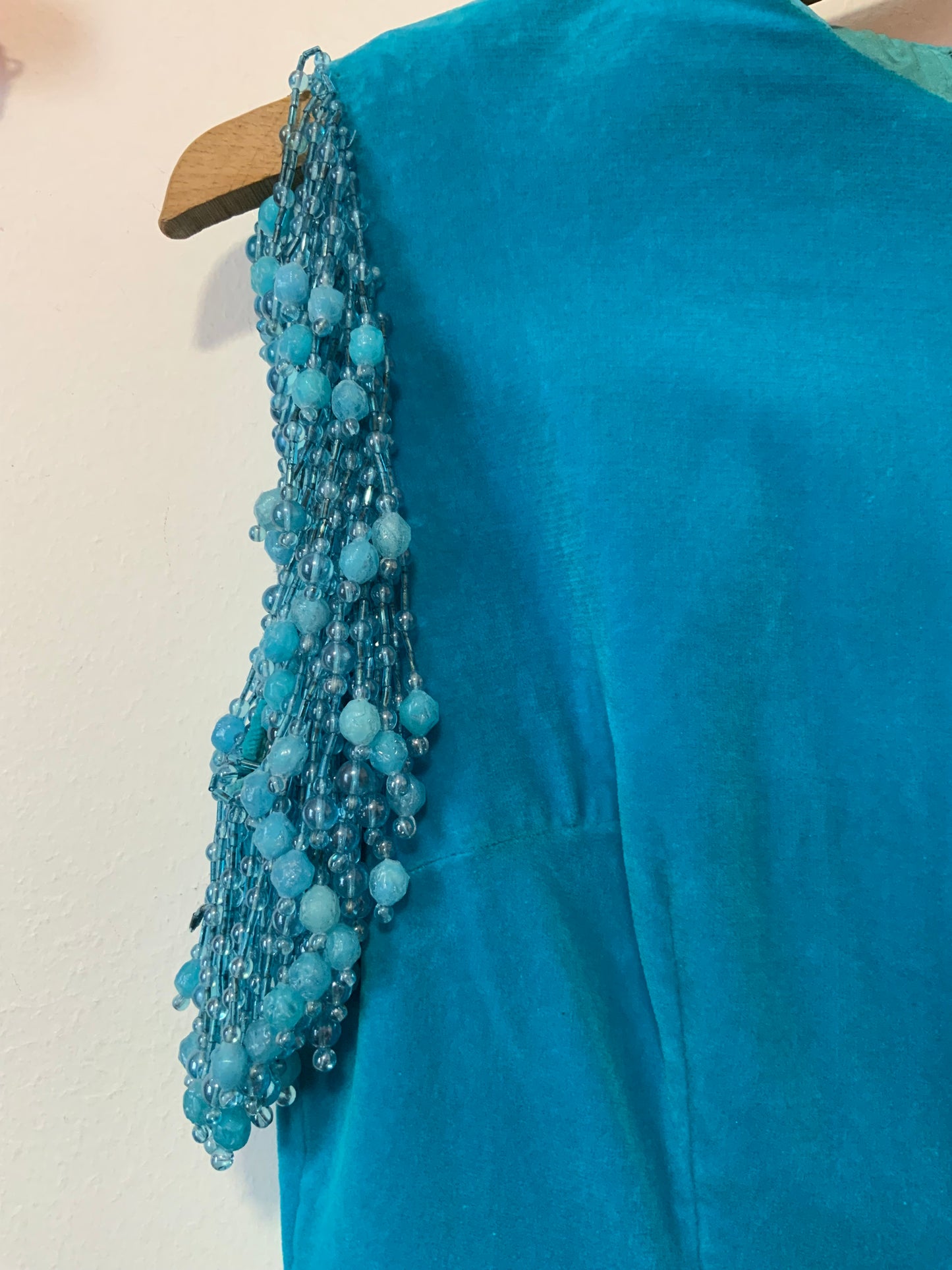 Élégante robe 1970 confection main Turquoise Velours et perles de verre- Unique