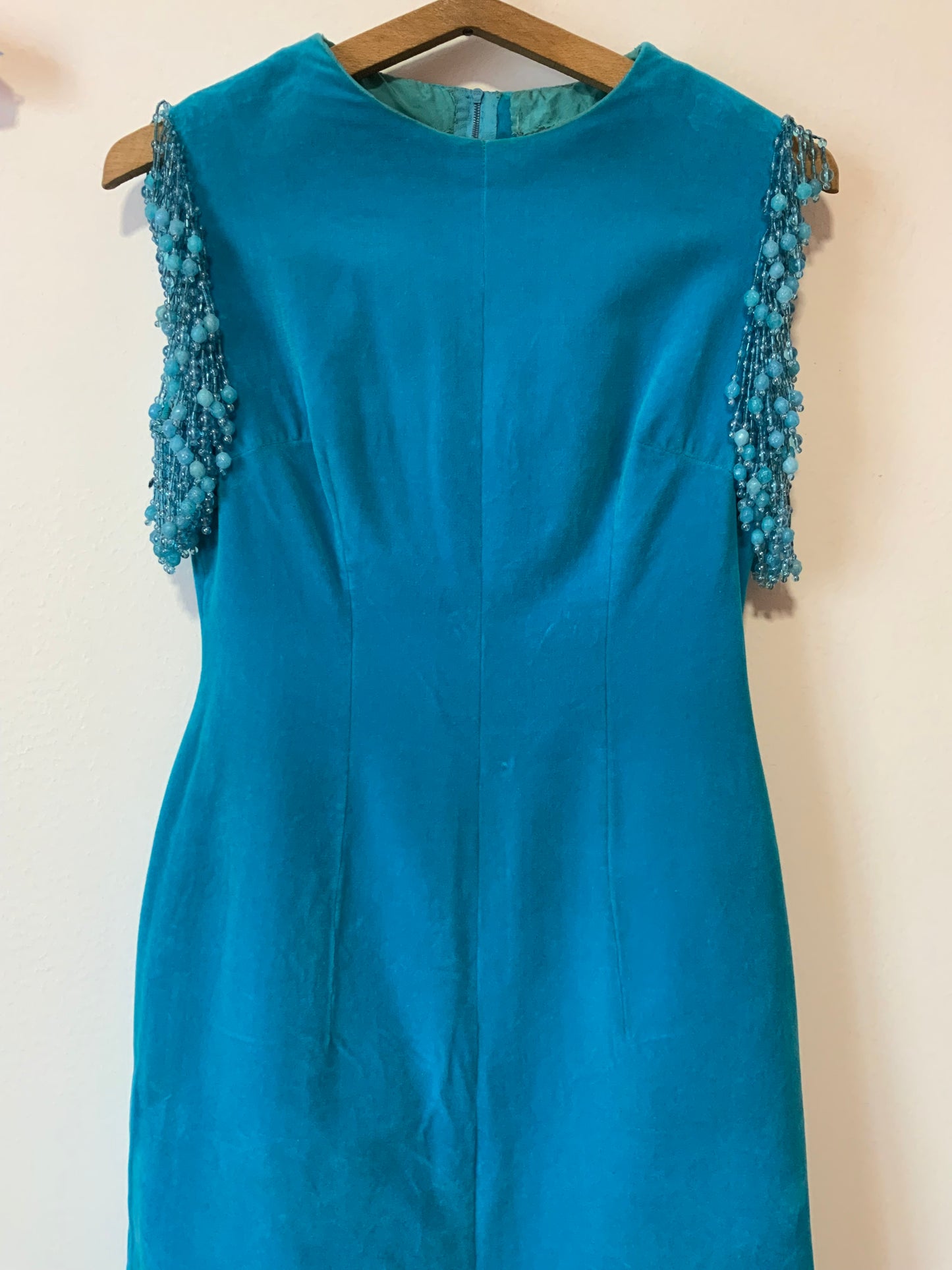 Élégante robe 1970 confection main Turquoise Velours et perles de verre- Unique
