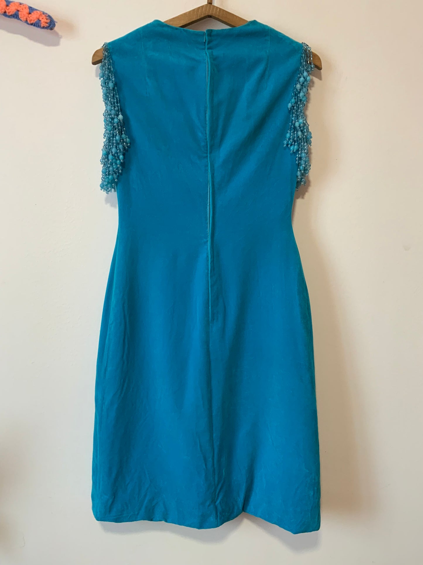 Élégante robe 1970 confection main Turquoise Velours et perles de verre- Unique