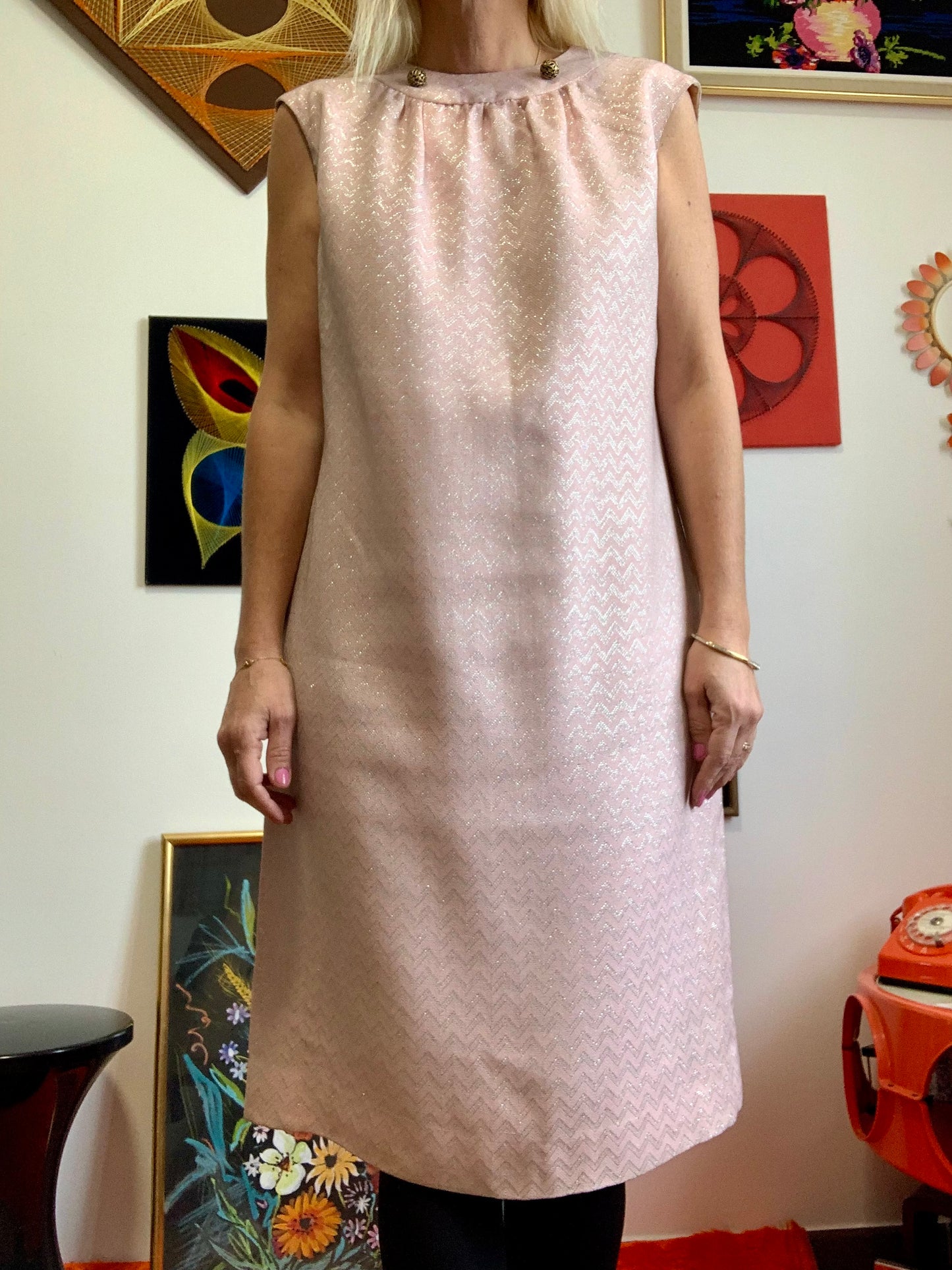 Robe droite rose pâle à paillette Made in France Vintage 1980 Création Laura couture