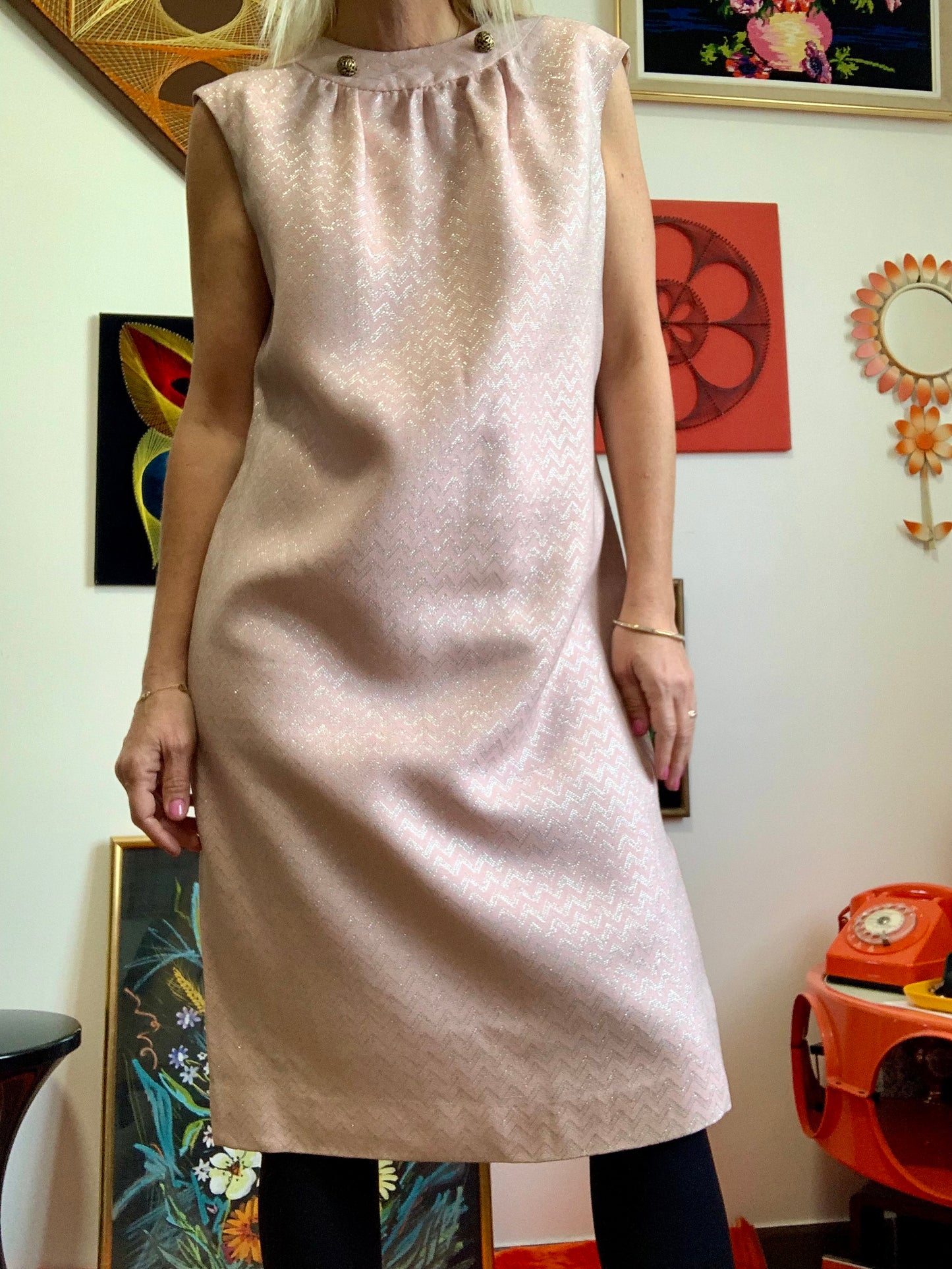 Robe droite rose pâle à paillette Made in France Vintage 1980 Création Laura couture