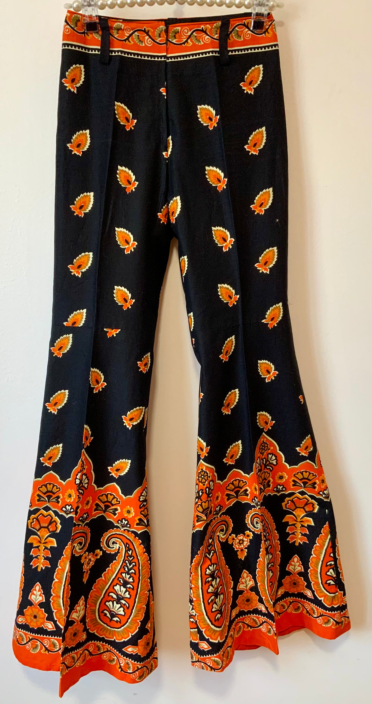 Unique Pattes d’éléphant Vintage 1970 motifs paisley oranges Fait main