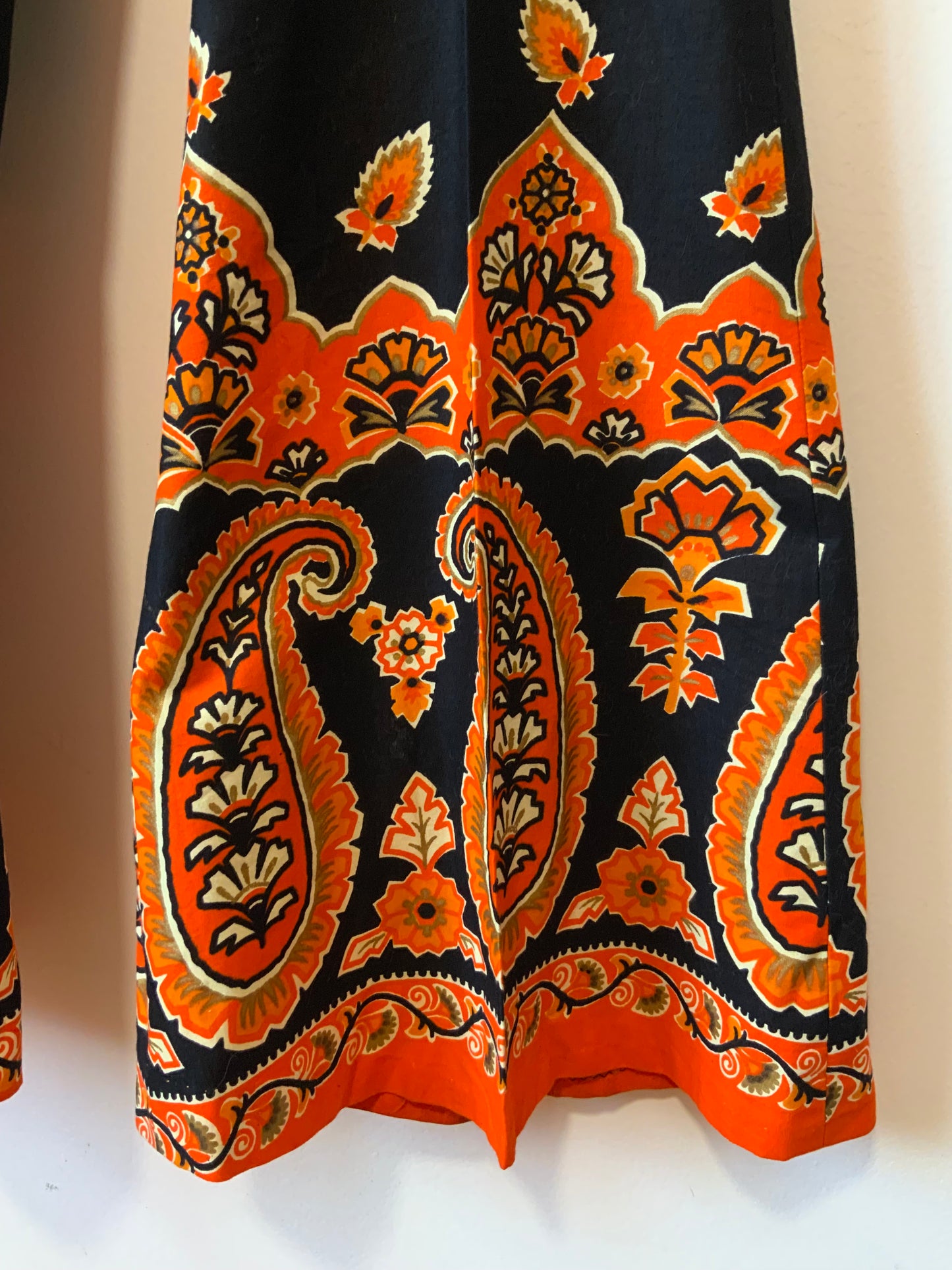 Unique Pattes d’éléphant Vintage 1970 motifs paisley oranges Fait main