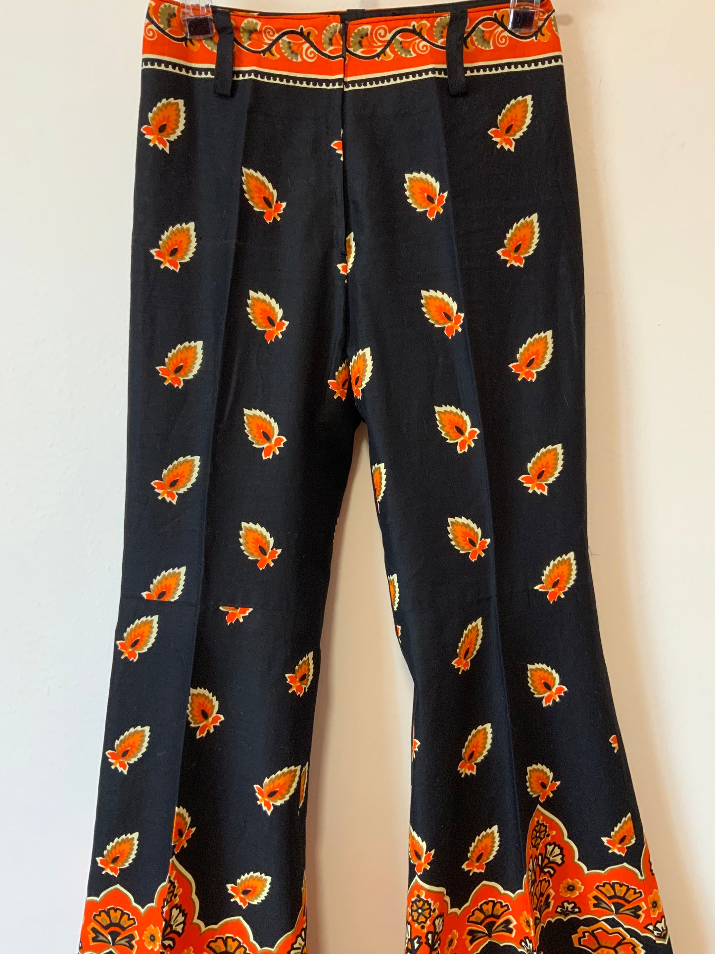 Unique Pattes d’éléphant Vintage 1970 motifs paisley oranges Fait main