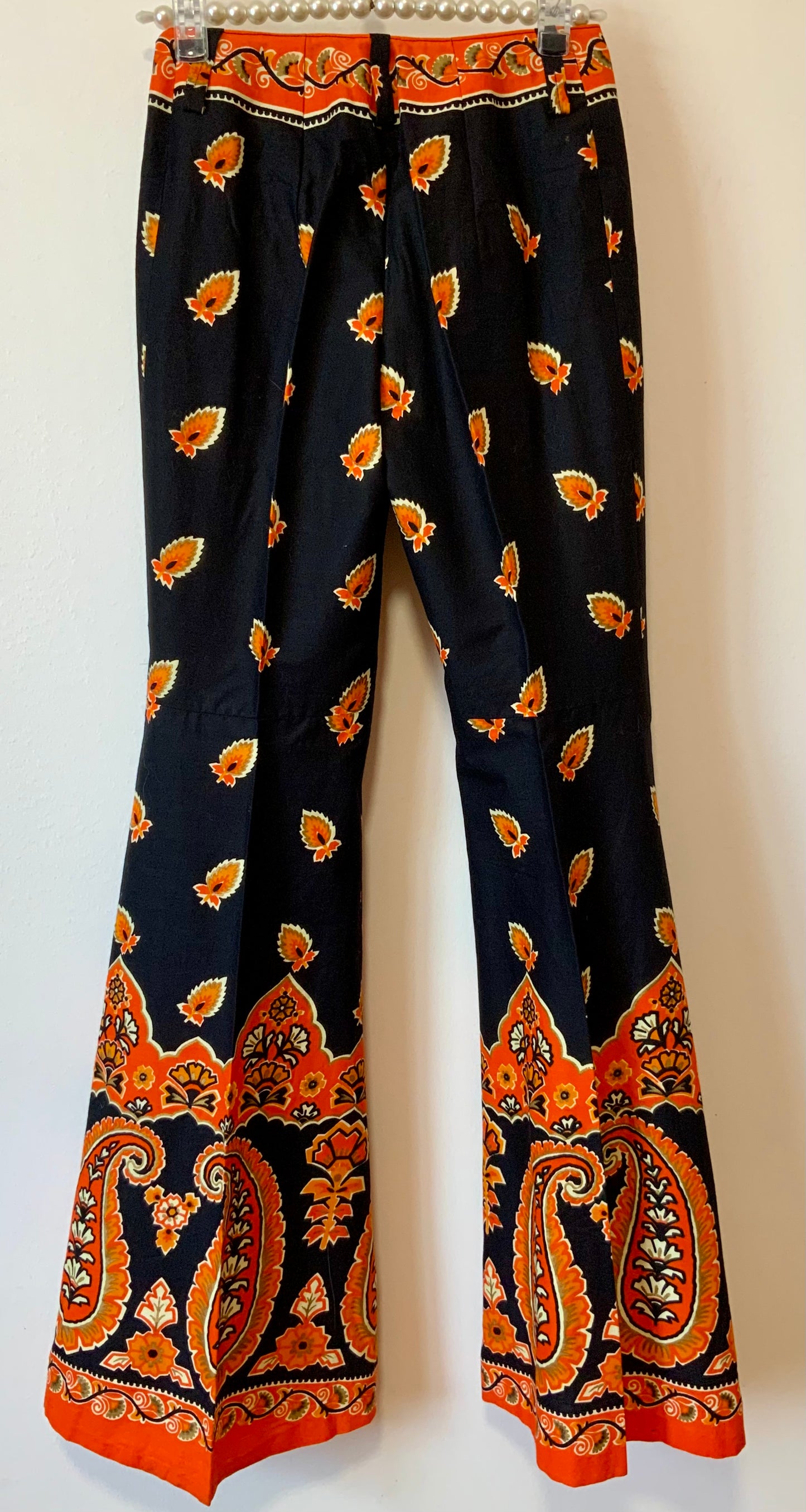 Unique Pattes d’éléphant Vintage 1970 motifs paisley oranges Fait main
