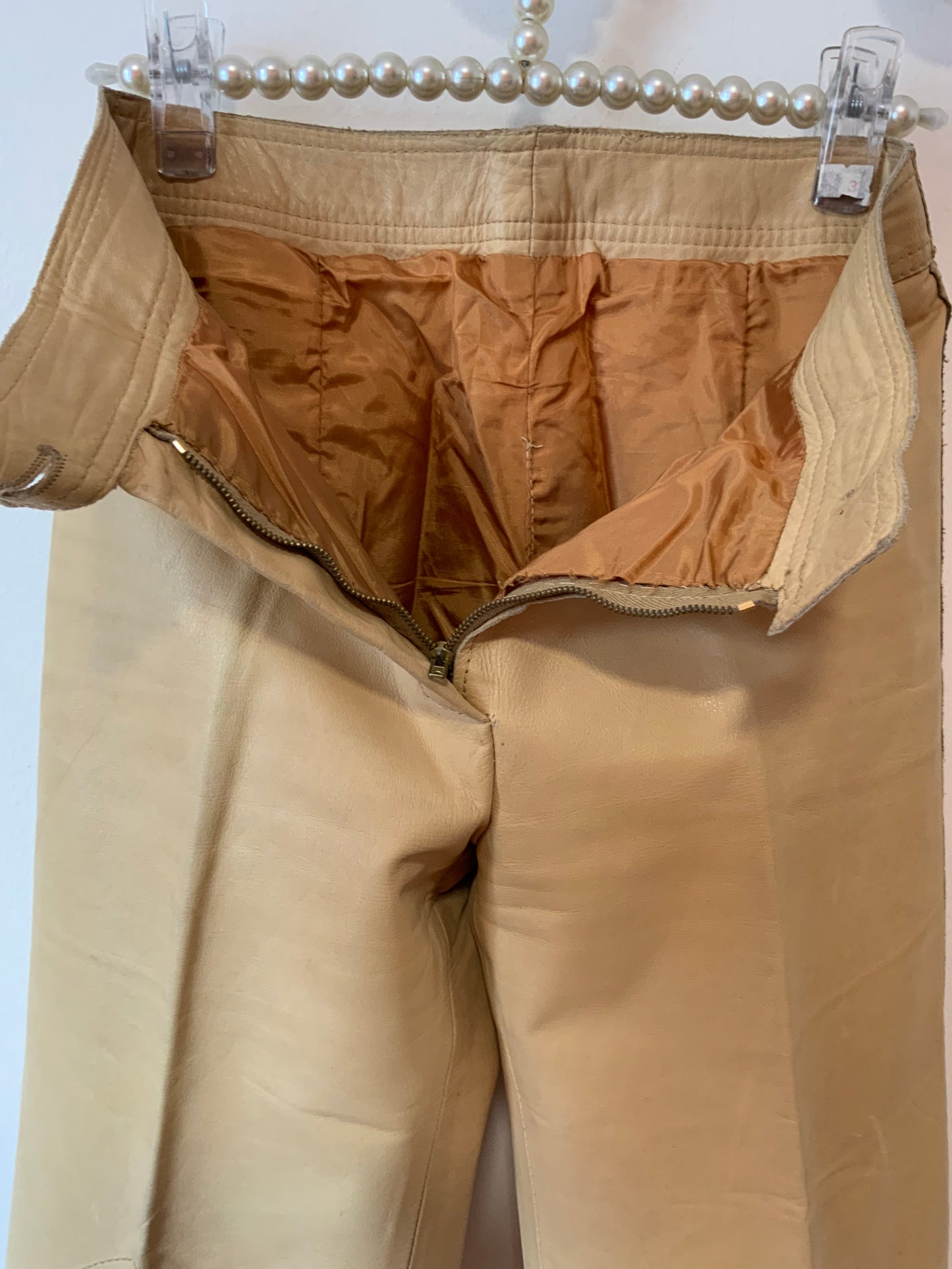 Sublime Pantalon pattes d’éléphant Flare 1970 Cuir beige Furs Ettex Paris