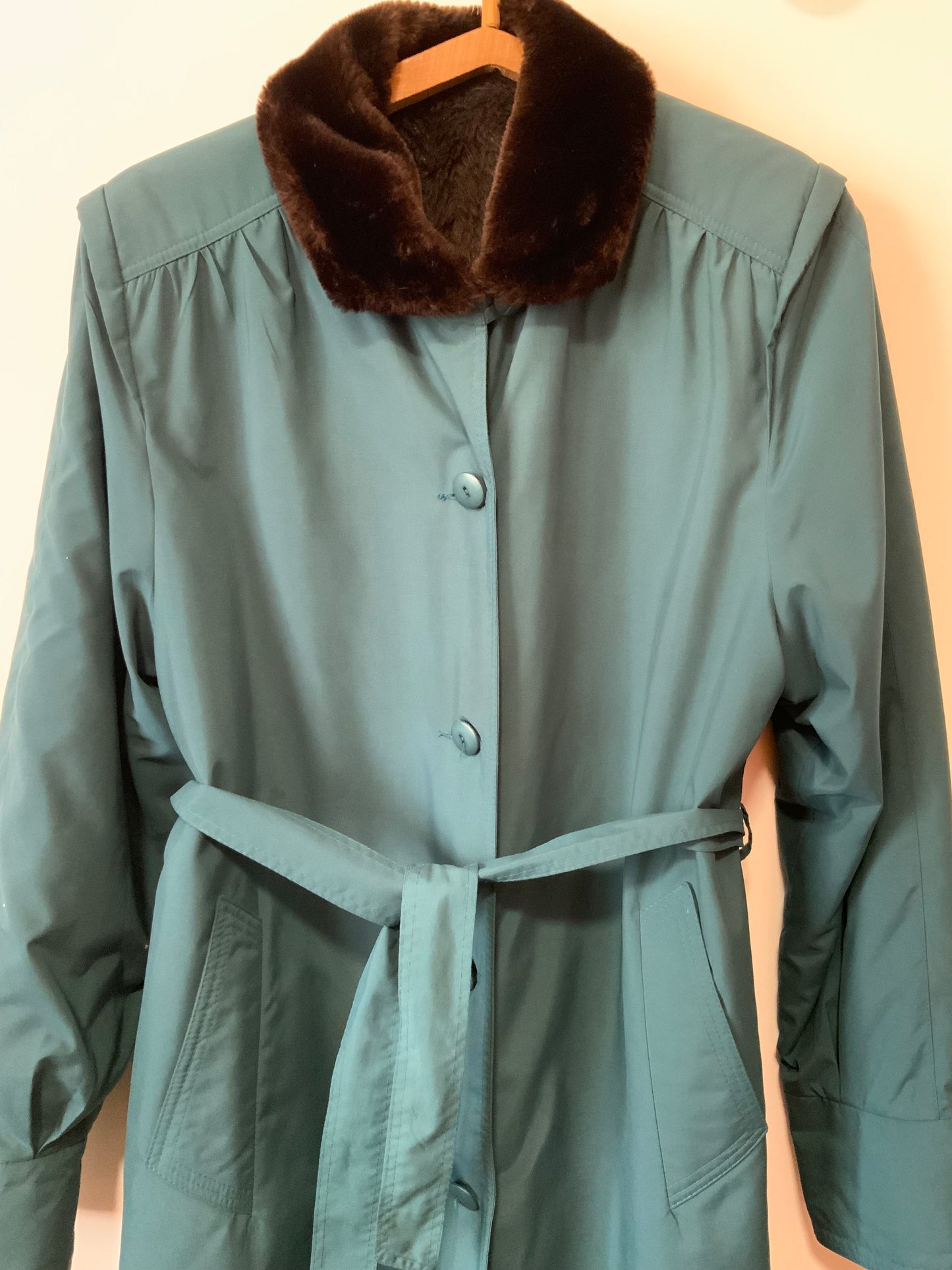 Trench ceinture Vert et fausse fourrure Vintage 1970 France