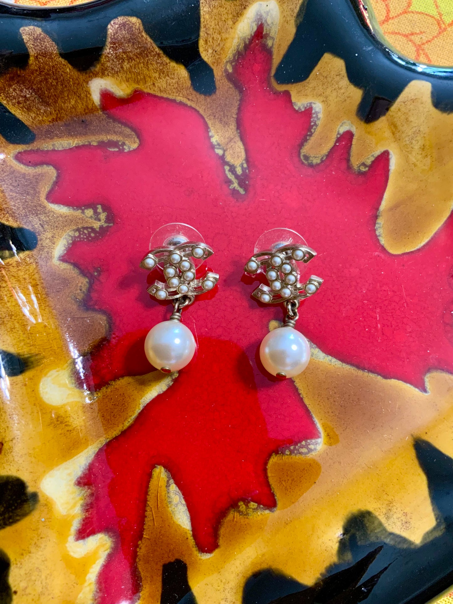 Boucles d’oreilles maison Chanel France Perles pendantes Vintage 2000’
