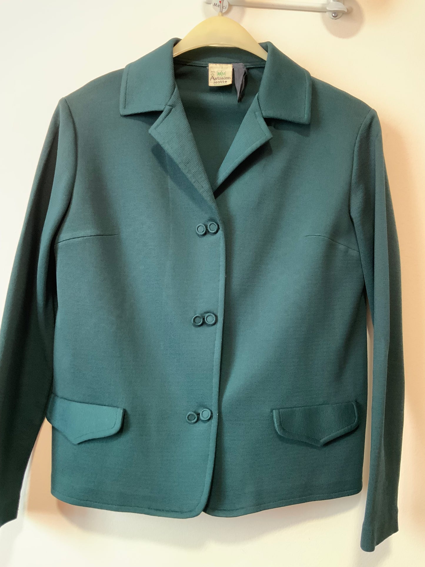 Veste courte Forme Cardigan en Astralon Vintage 1970 Chic
