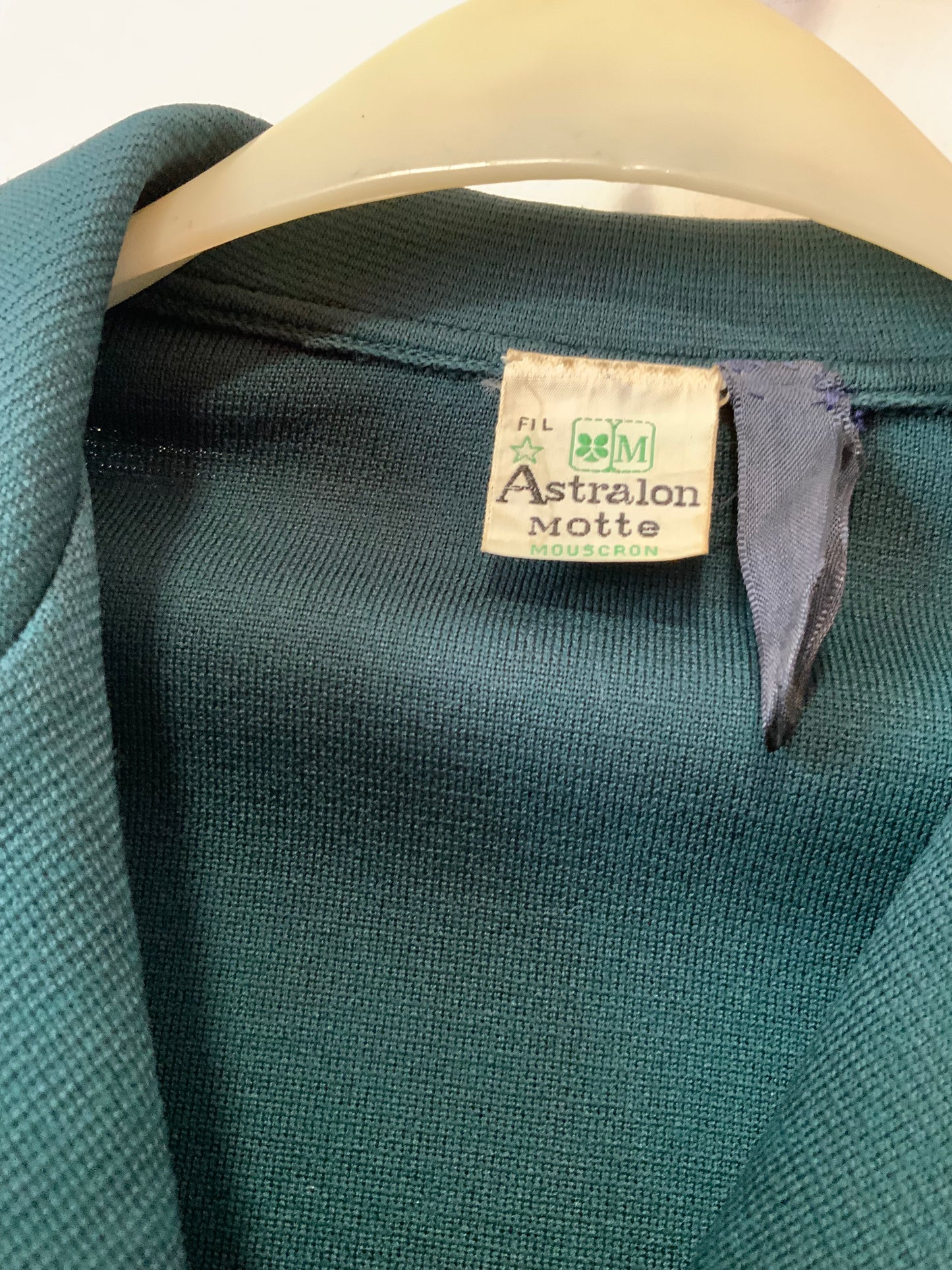 Veste courte Forme Cardigan en Astralon Vintage 1970 Chic
