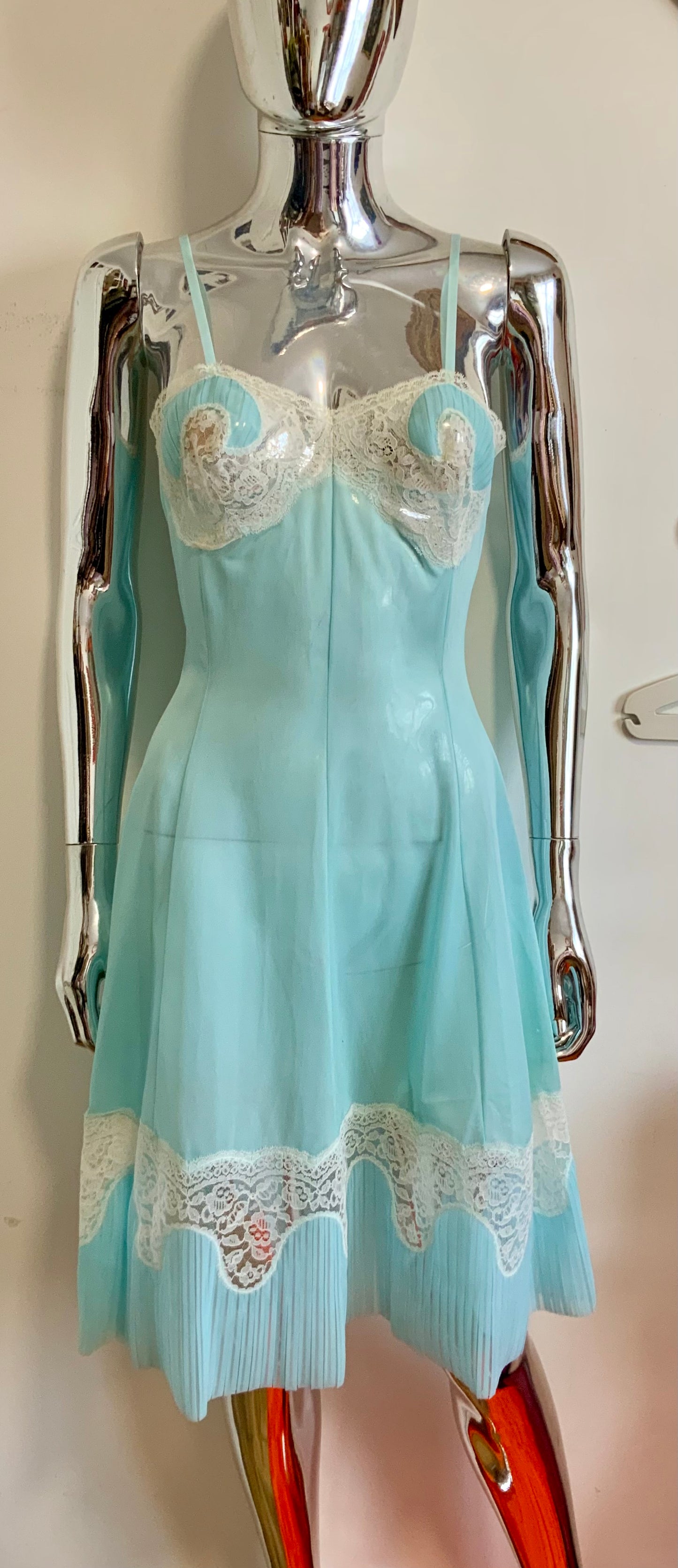 Robe Voile bleu et dentelle Vintage 1970 France