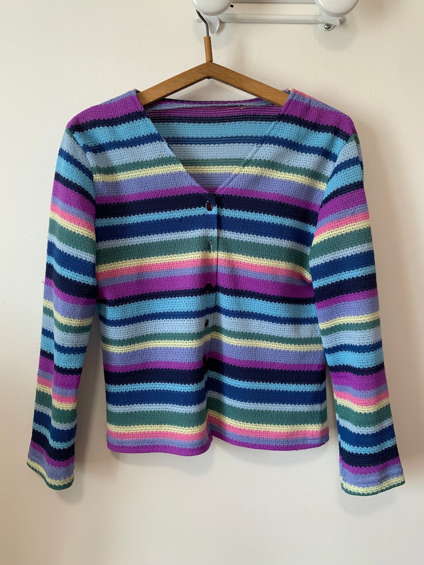 Gilet A rayures Multicouleurs en petites mailles crochets Vintage 1970